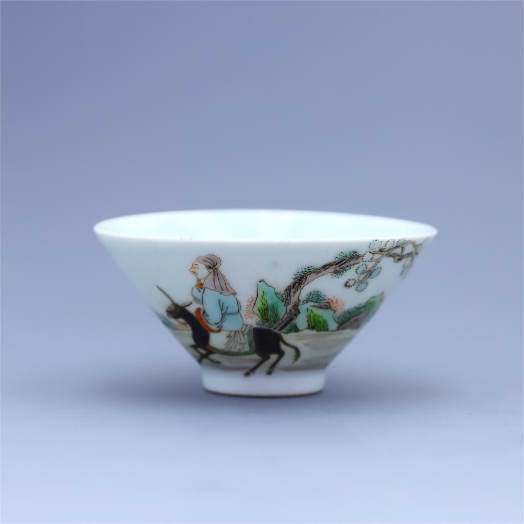 A colorful character story pattern hat cup made in the Chenghua period of the Qing Dynasty: The colorful character story pattern hat cup of the Chenghua year of the Qing Dynasty Size:H:3.7cm Calibre:7.7cm (The Dimensions Of All Batches Are Manually Measured.If You Need More Detailed Informat