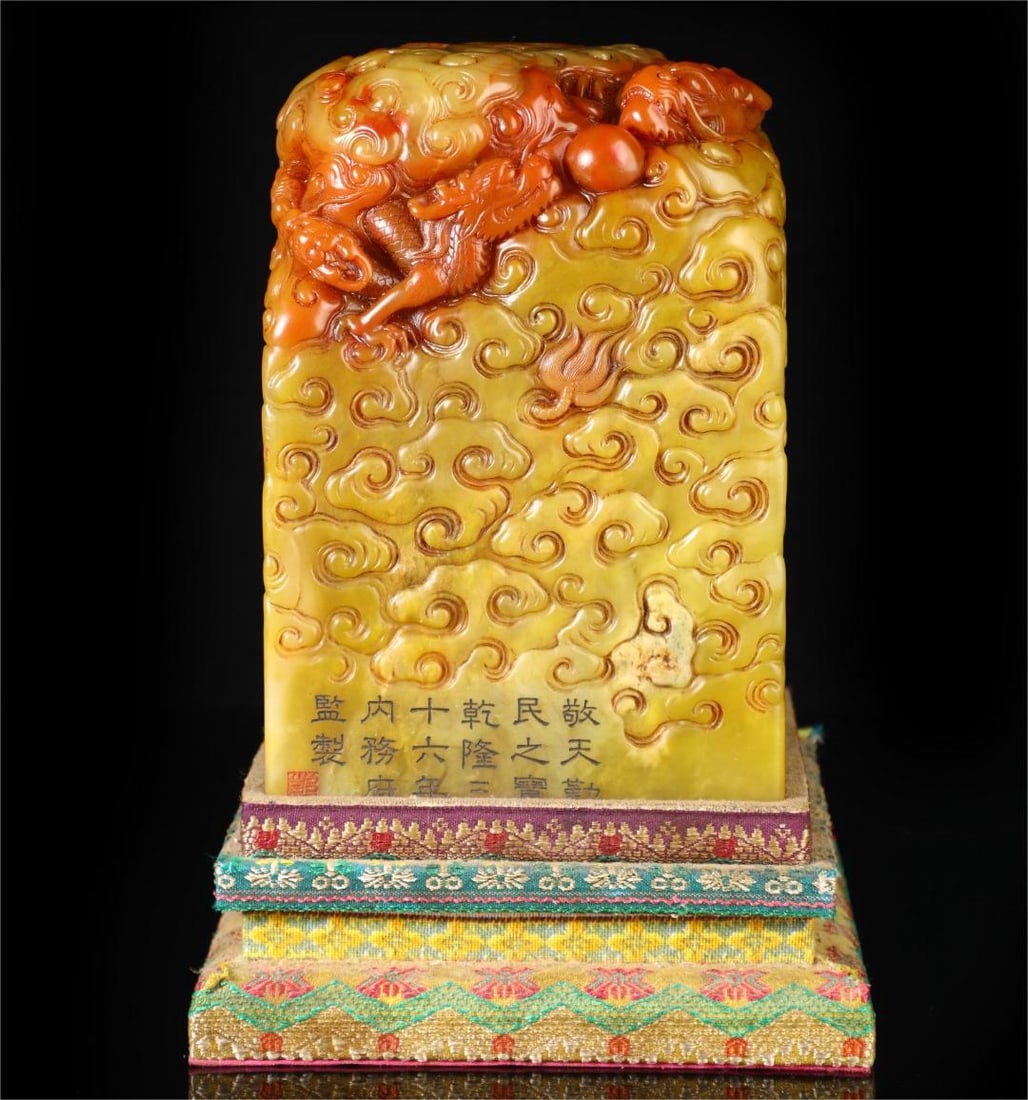 A beautiful Shoushan stone best Jintian yellow seal ornament: Exquisite Shoushan stone fine Jintian yellow seal ornament Size:17x11.5x11.5cm W:5.535kg (The Dimensions Of All Batches Are Manually Measured.If You Need More Detailed Information, Please Contact Our 
