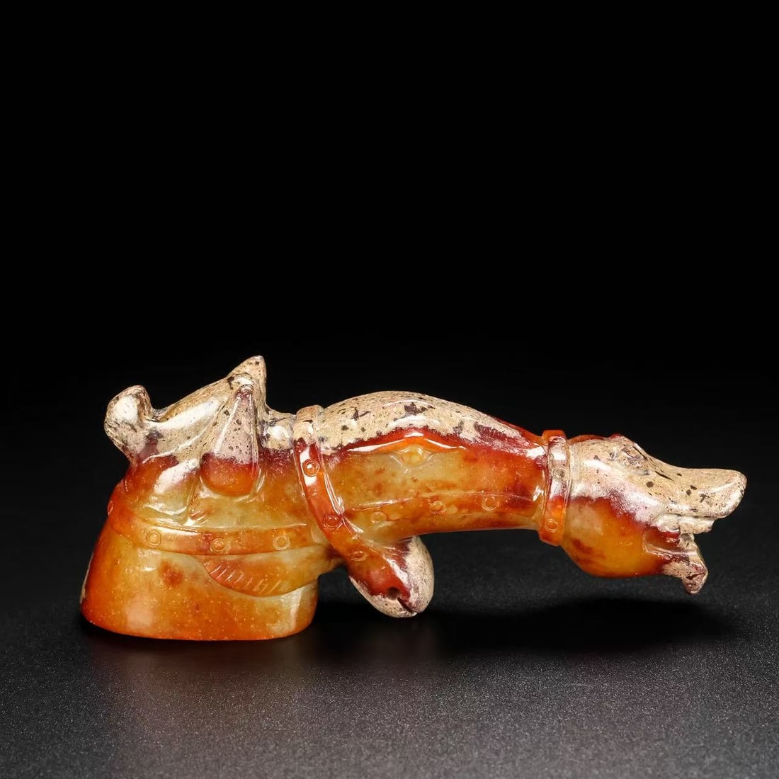 A piece of exquisite Hetian jade horse head: Exquisite Hetian jade horse head Size:L:9.5cm W:2.2cm H:3.8cm W:0.089kg (The Dimensions Of All Batches Are Manually Measured.If You Need More Detailed Information, Please Contact Our Customer Service 