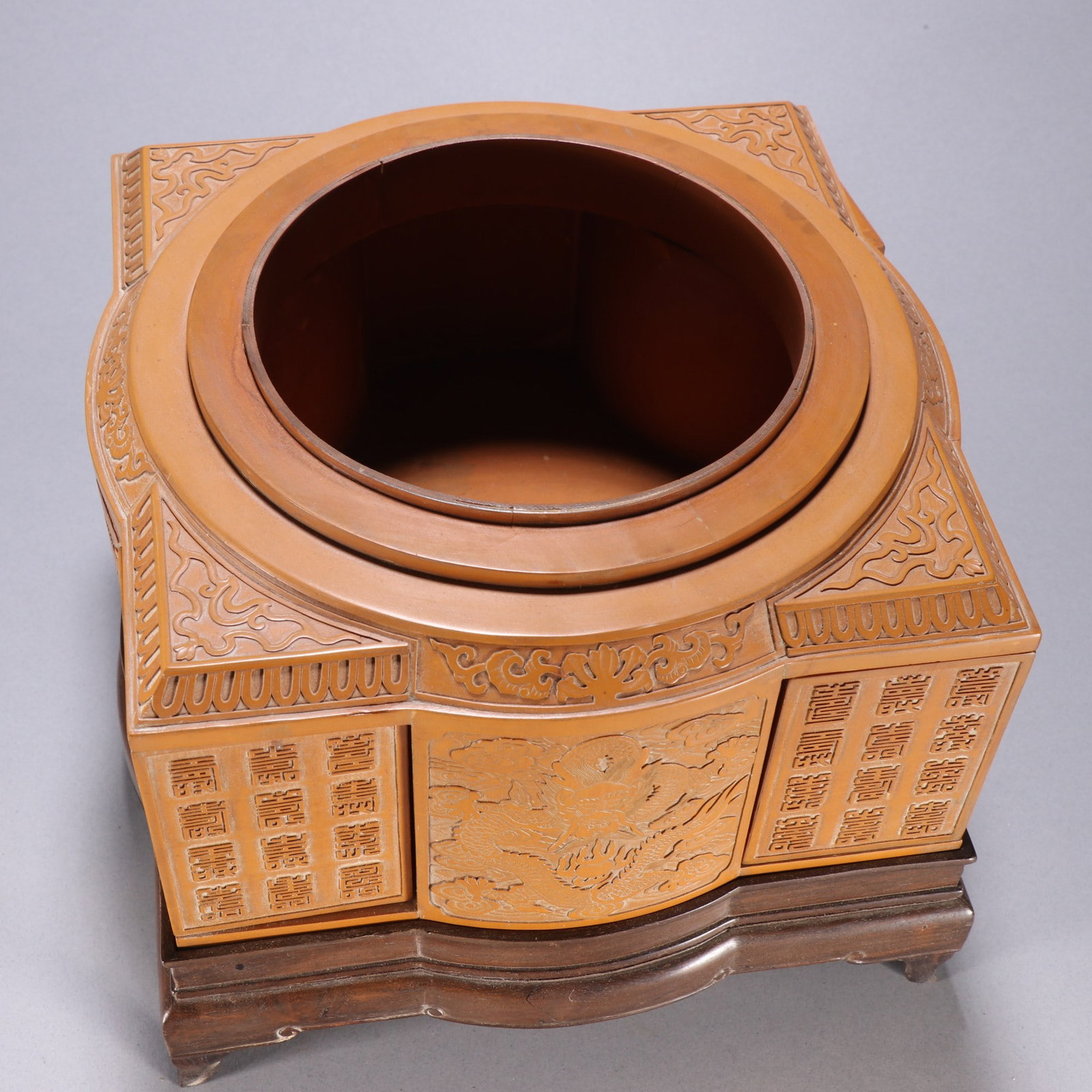 A Qing Dynasty yellow cloud dragon pattern aromatherapy - 8