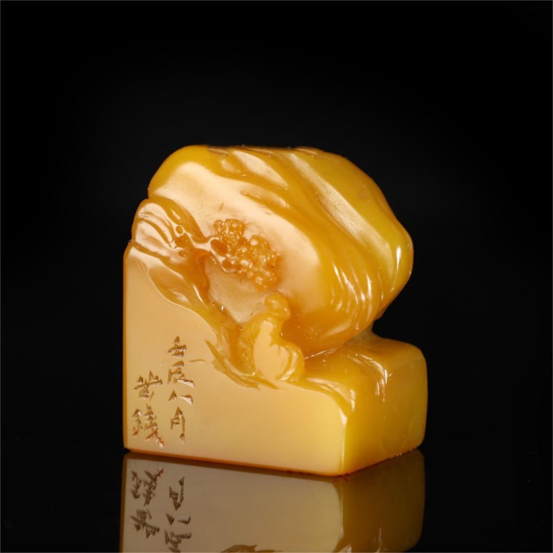 A Qing Dynasty bitter iron Shoushan Tian yellow seal (1 of 9)