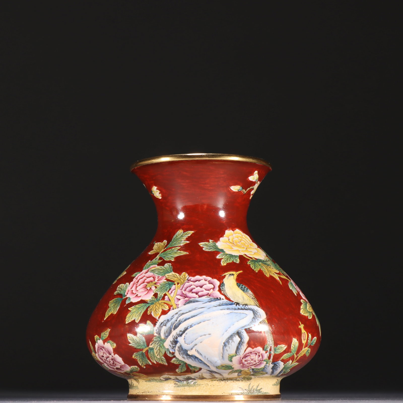 A Qing Dynasty copper gilt painting enamel flower and bird pattern: Qing Dynasty copper gilt painting enamel flower and bird patterns Size:H:10cm W:9.9cm W:0.24kg (The Dimensions Of All Batches Are Manually Measured.If You Need More Detailed Information, Please Contac