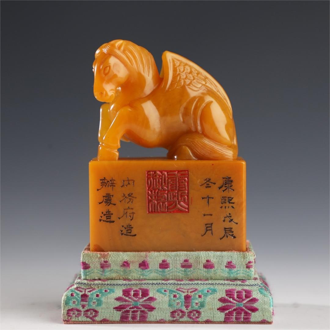 A Shoushan Tianhuang ornament from the Kangxi era of the Qing Dynasty: Shoushan Tianhuang ornament made in the Kangxi era of the Qing Dynasty Size:D:7.5cm W:5.5cm W:0.185kg (The Dimensions Of All Batches Are Manually Measured.If You Need More Detailed Information, Please