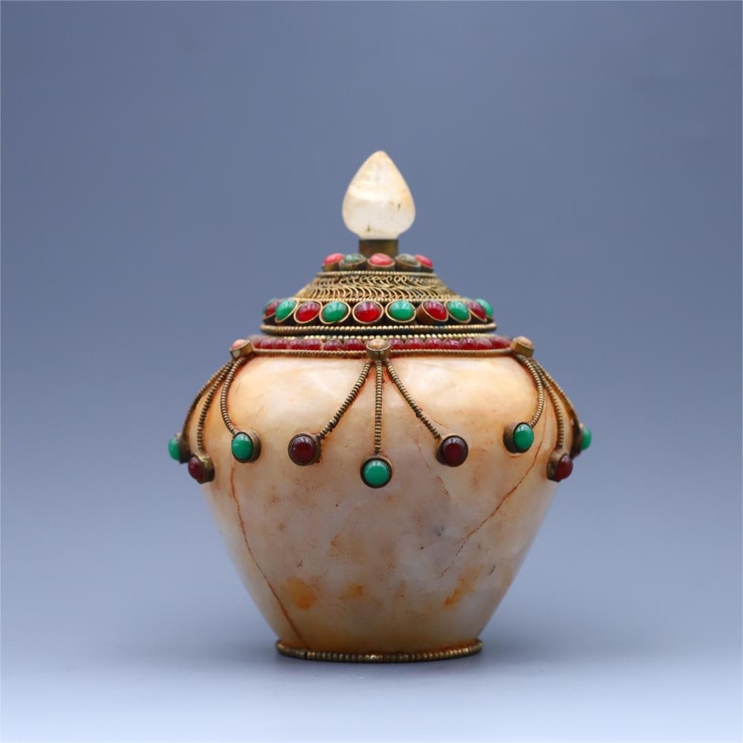 A beautiful crystal-inlaid gemstone relic jar: Exquisite crystal-inlaid gemstone relic jars Size:15.5x11.7cm W:0.9516kg (The Dimensions Of All Batches Are Manually Measured.If You Need More Detailed Information, Please Contact Our Customer Service