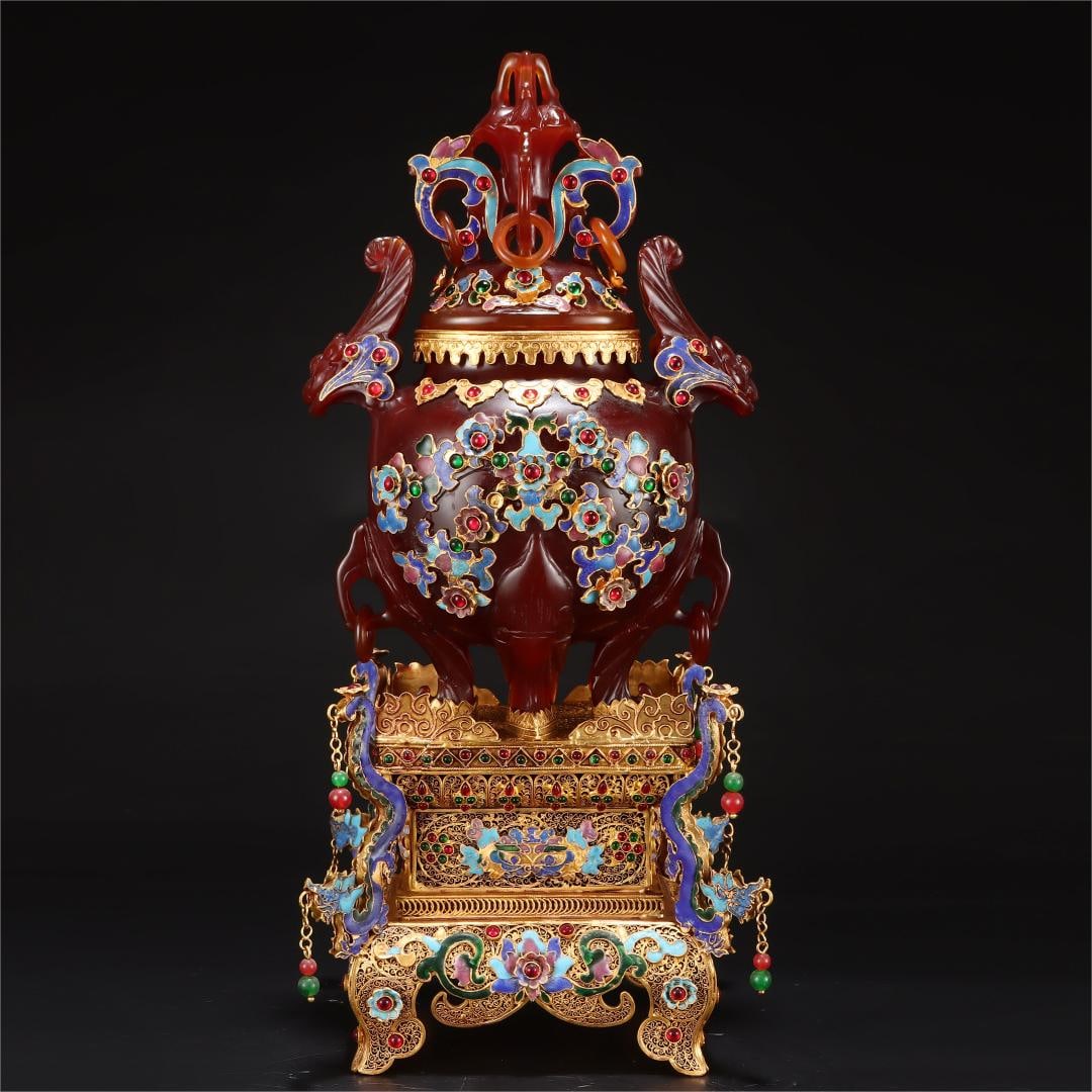 A fine agate copper gilt filigree lid jar: Exquisite Onyx copper gilt filigree lid jar Size:H:39cm L:17.5cm (The Dimensions Of All Batches Are Manually Measured.If You Need More Detailed Information, Please Contact Our Customer Service Before 