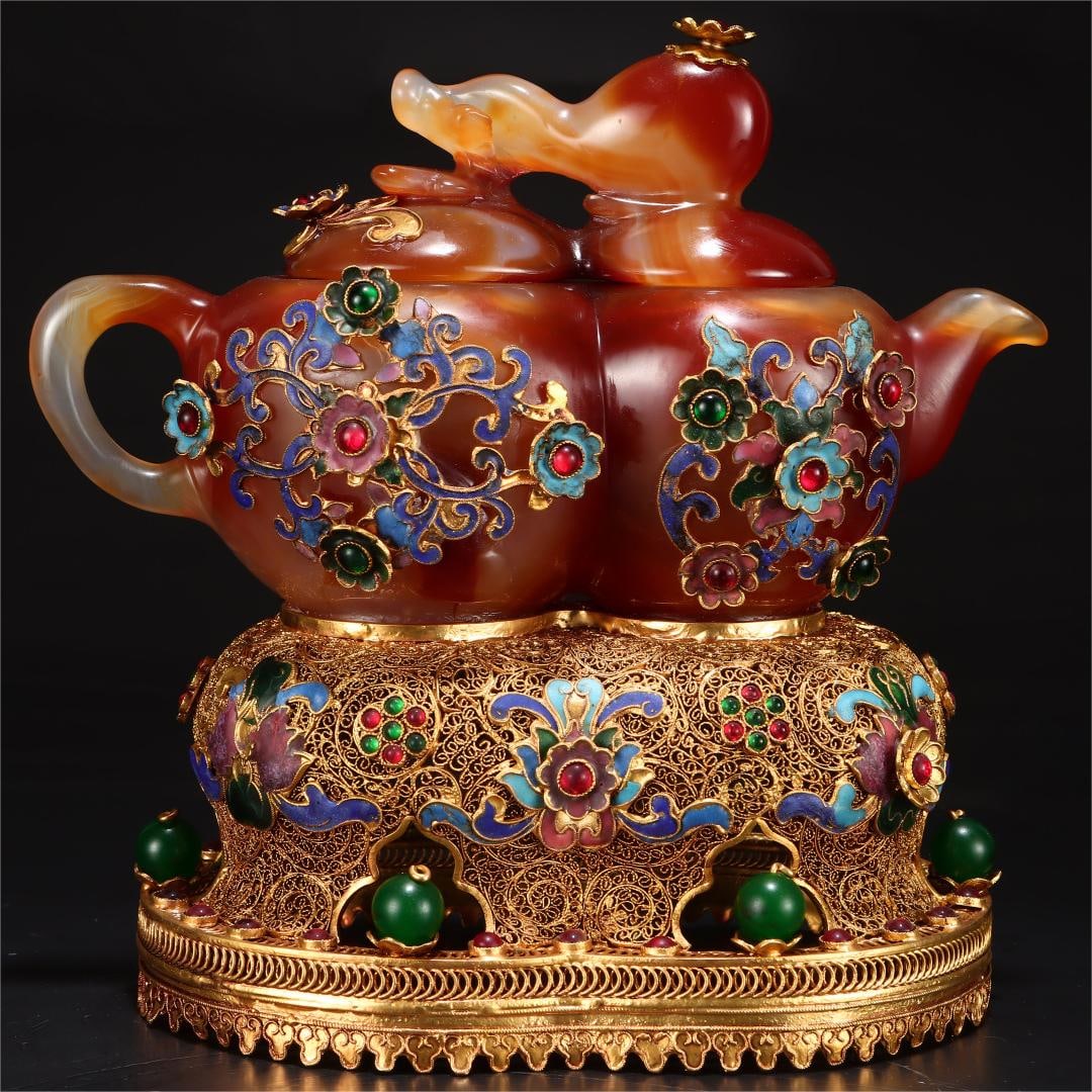 A fine agate copper gilt filigree gourd pot: Exquisite agate copper gilt filigree gourd pot Size:H:17.5cm L:18.5cm (The Dimensions Of All Batches Are Manually Measured.If You Need More Detailed Information, Please Contact Our Customer Service Be