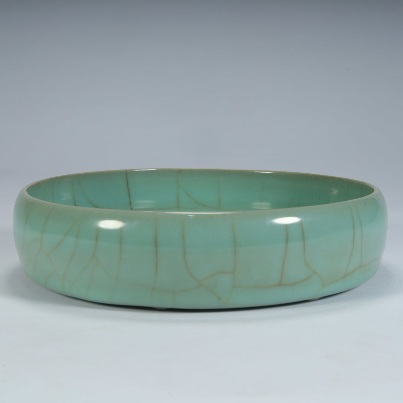 A Qing Dynasty imitation Ru kiln azure glaze open piece pen wash: The imitation Ru kiln azure glaze of the Qing Dynasty was washed SIZE:H:4.5cmL: 8.5cmW: 85cmW: 885.7g (The Dimensions Of All Batches Are Manually Measured.If You Need More Detailed Information, Please