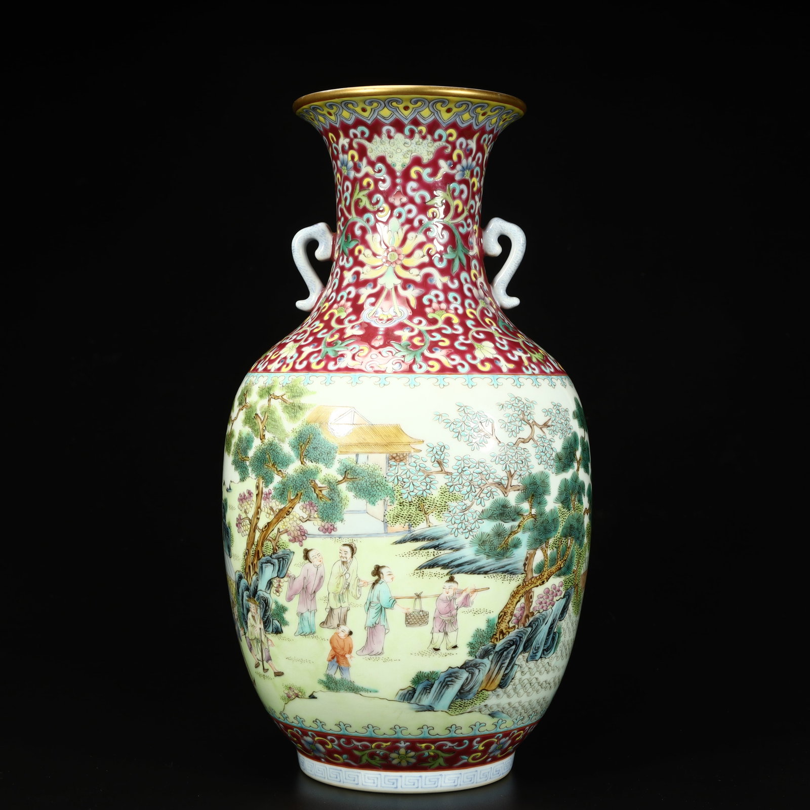 A pastel amphora made in the Qianlong period of the Qing Dynasty: A pastel amphora made in the Qianlong period of the Qing Dynasty Size: H:29cm L: 16cm W:16cm W:1.4kg (The Dimensions Of All Batches Are Manually Measured.If You Need More Detailed Information, Please 