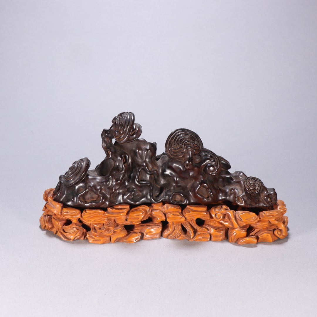 A Qing Dynasty rosewood ornament: Qing Dynasty rosewood ornament Size:H:11cm W:21cm W:0.3971kg (The Dimensions Of All Batches Are Manually Measured.If You Need More Detailed Information, Please Contact Our Customer Service Before Bidd
