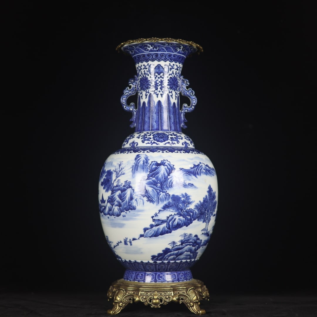 A beautiful blue and white Tongjing landscape pattern inlaid copper amphora: Exquisite blue and white Tongjing landscape pattern inlaid copper amphora Size:H:48.5cm Calibre:16.5cm D:20cm Bottom:18.5cm (The Dimensions Of All Batches Are Manually Measured.If You Need More Detail