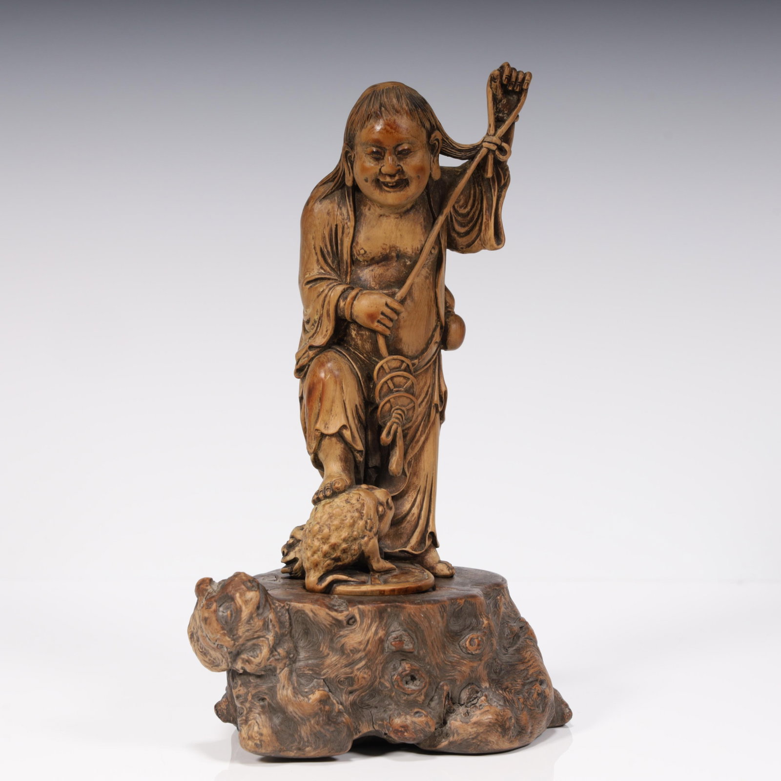 A beautiful agarwood carving bangs play the golden toad: Exquisite agarwood carving bangs play golden toad SIZE:L: 12cm W:9cm H:23cm W:0.474kg (The Dimensions Of All Batches Are Manually Measured.If You Need More Detailed Information, Please Contact Our Cus