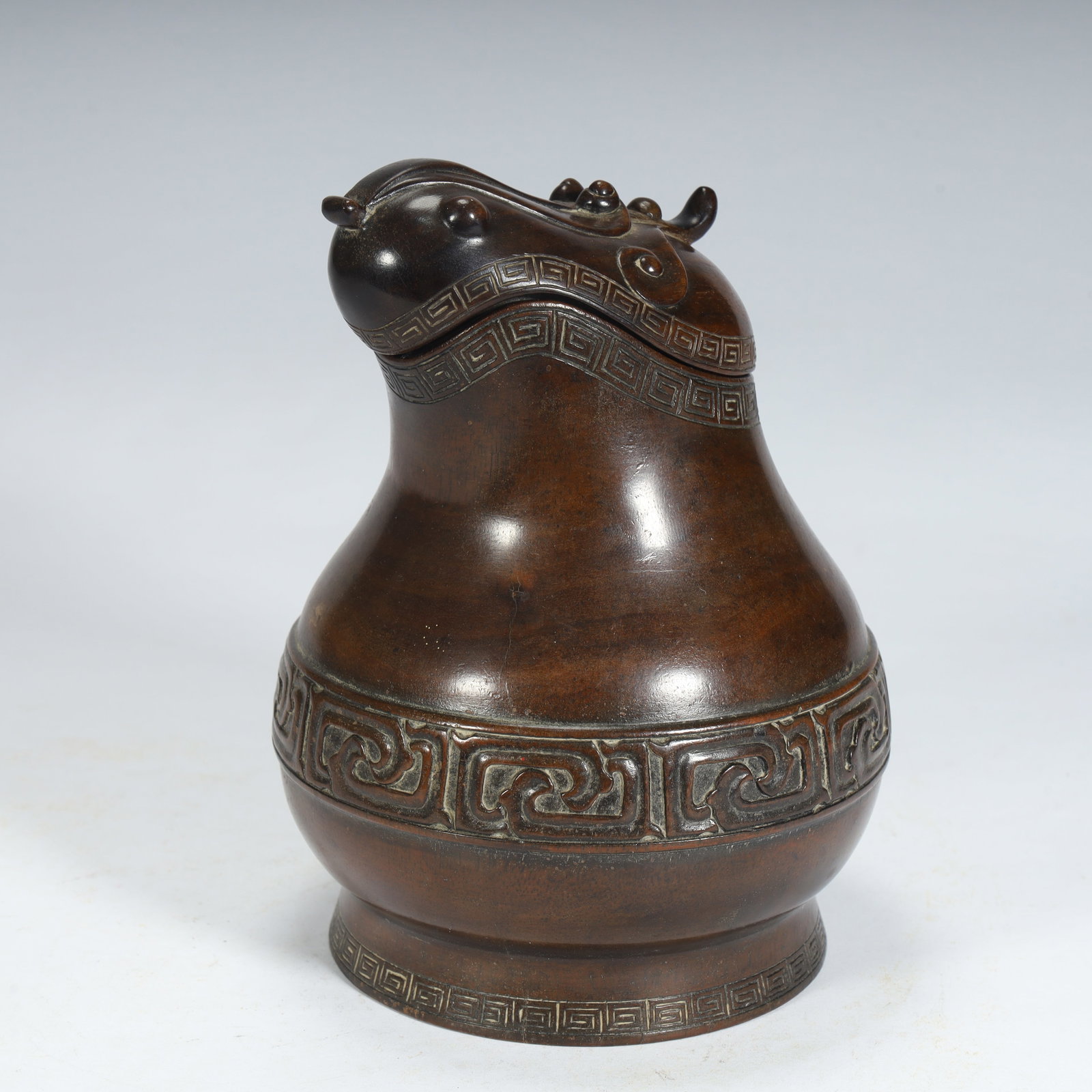 A dragon head of the Qing Dynasty is covered with water: The dragon's head of the Qing Dynasty is covered with water SIZE:H: 17cmL: 12cmW: 12cmW: 697g (The Dimensions Of All Batches Are Manually Measured.If You Need More Detailed Information, Please
