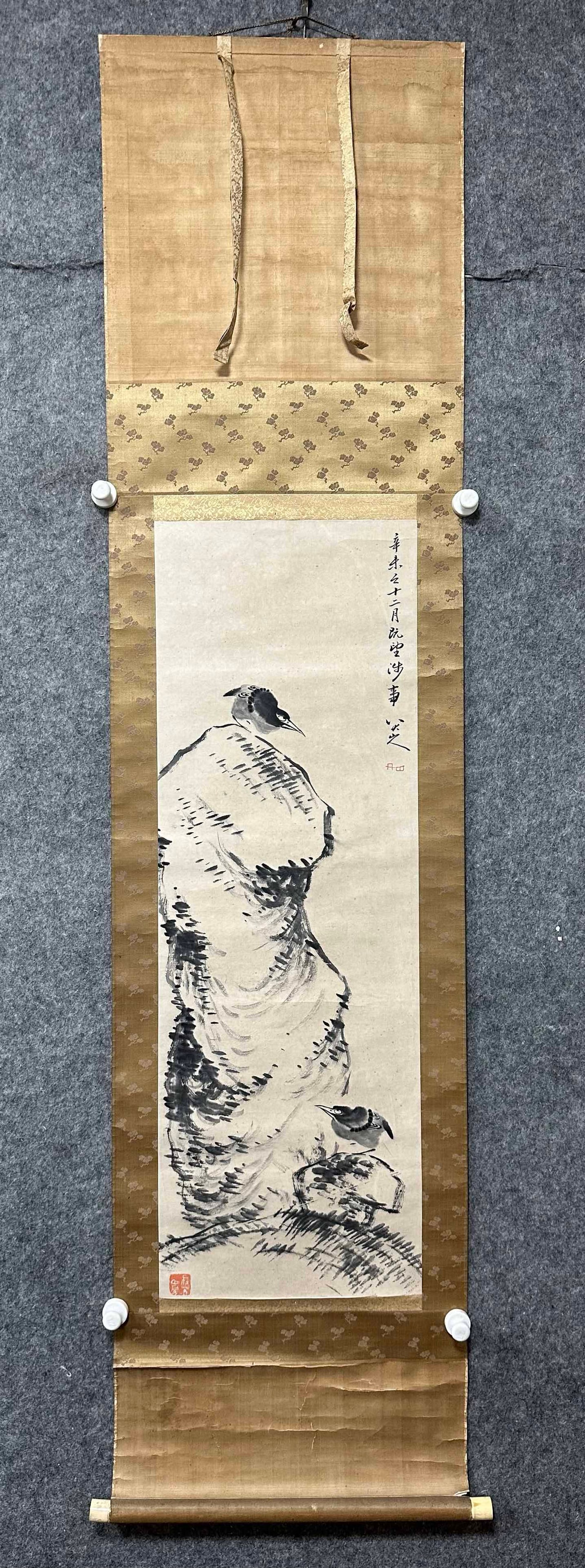 A picture of birds and birds of the people of the Eight Great Mountains is framed in an old costume: The bird picture of the Eight Great Mountains is framed in an old costume Size:34.5x102cm (The Dimensions Of All Batches Are Manually Measured.If You Need More Detailed Information, Please Contact