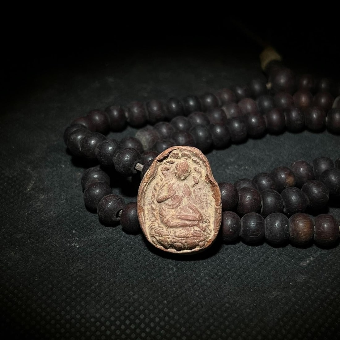 A piece of Nagarjuna Bodhisattva of the Qing Dynasty: Nagarjuna Bodhisattva of the Qing Dynasty is old and rubbing Size:3.5cm (The Dimensions Of All Batches Are Manually Measured.If You Need More Detailed Information, Please Contact Our Customer Service 