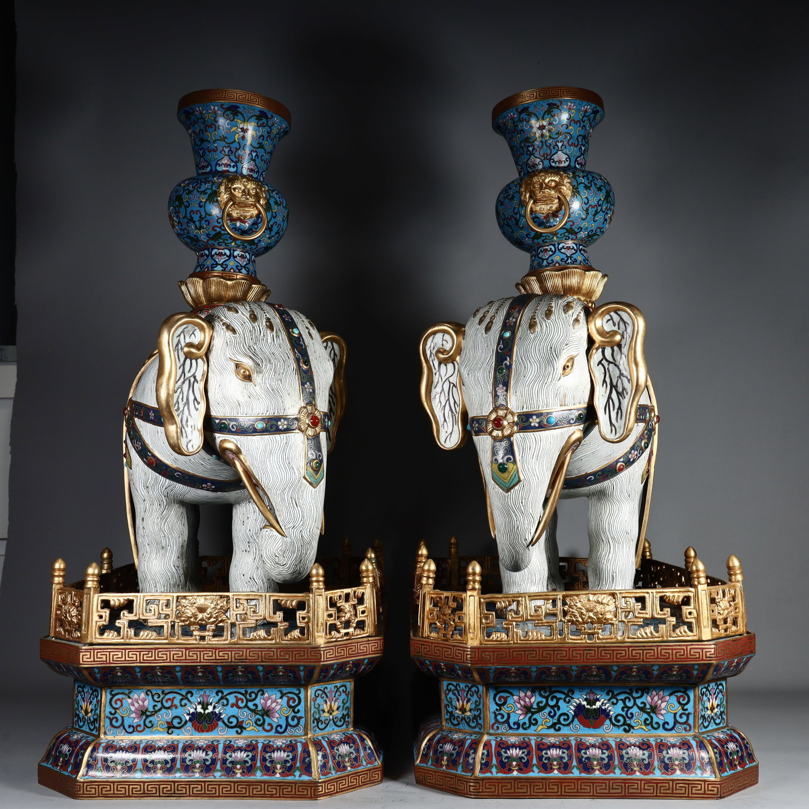 A cloisonné "peaceful elephant" ornament from the Qing Dynasty (1 of 17)