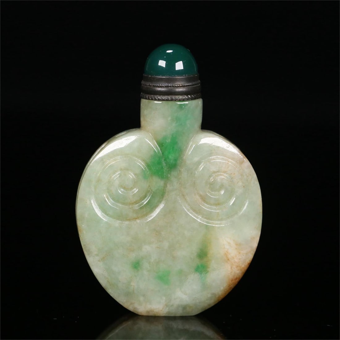 An old jade Ganoderma lucidum from the Qing Dynasty wore a snuff bottle (1 of 8)