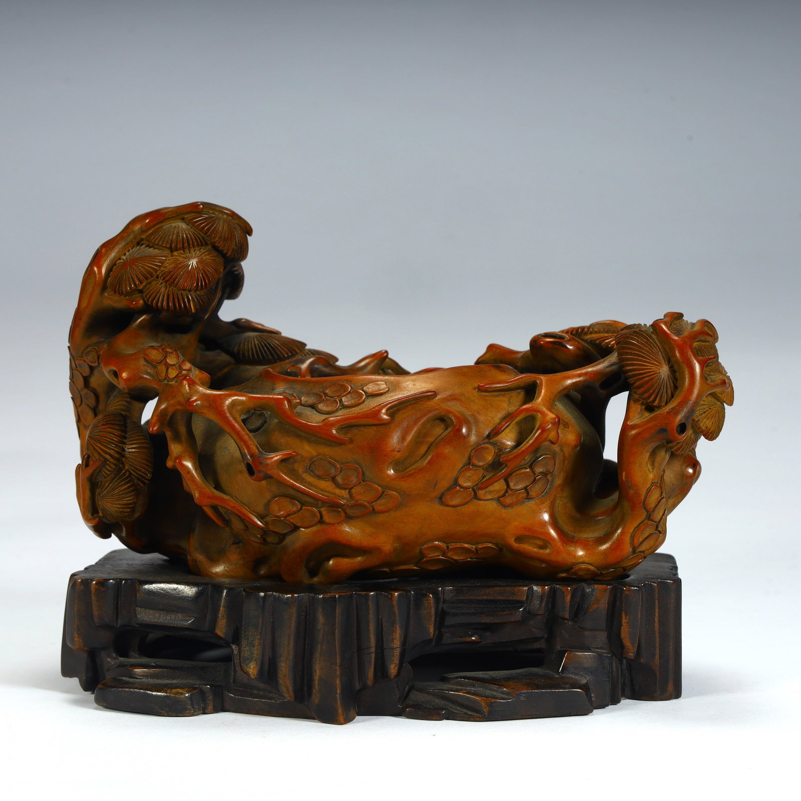 A boxwood carving brush wash of the Qing Dynasty: Qing Dynasty boxwood carving brush wash SIZE:H: 9cmL: 16.5cmW: 8cmW: 317g (The Dimensions Of All Batches Are Manually Measured.If You Need More Detailed Information, Please Contact Our Customer Servic