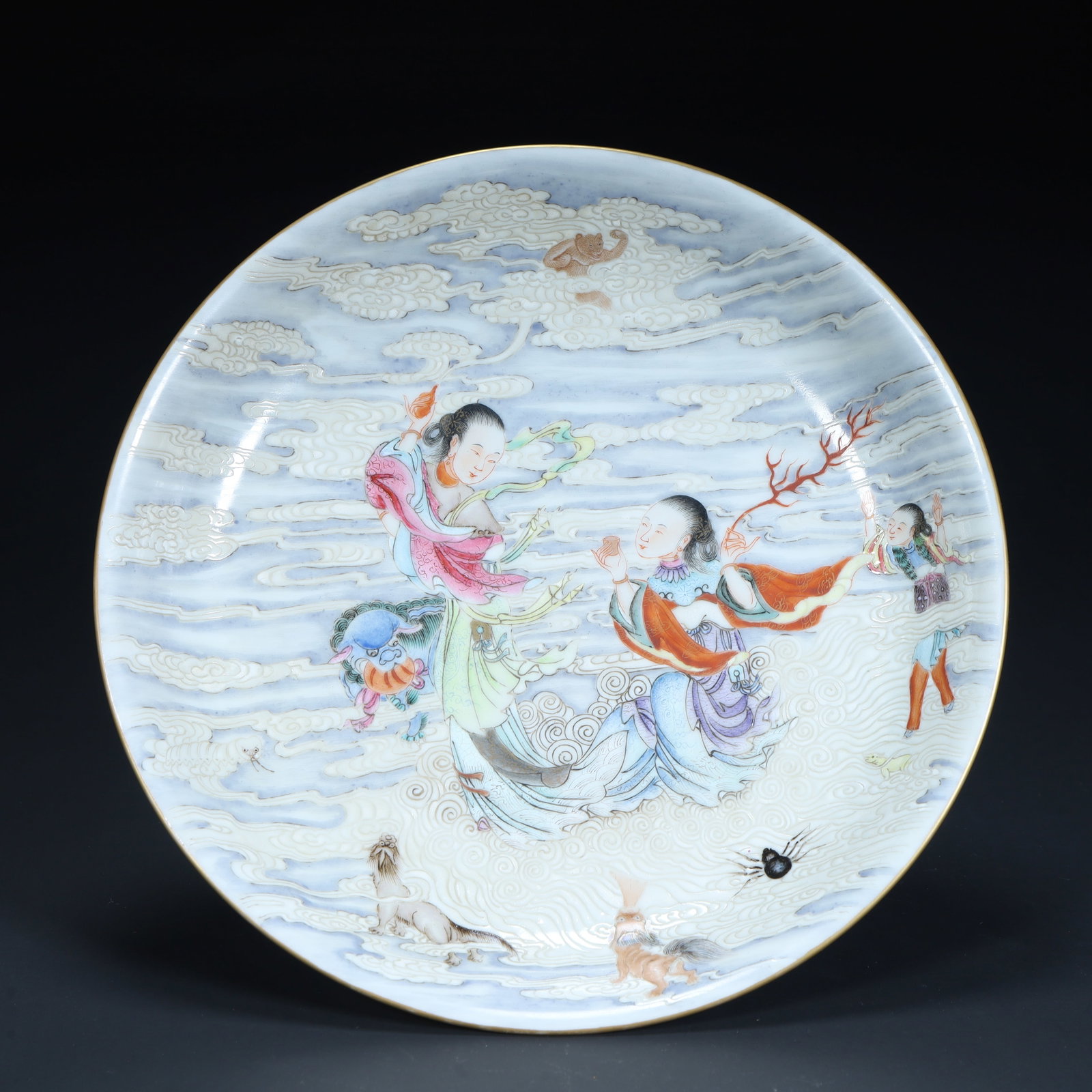 A pastel magu longevity pattern gold-painted plate from the Qing Dynasty: Qing Dynasty's pastel magu offering longevity pattern gold plate SIZE:H: 4cmL: 20.5cmW: 20.5cmW: 0.4kg (The Dimensions Of All Batches Are Manually Measured.If You Need More Detailed Information, Pleas
