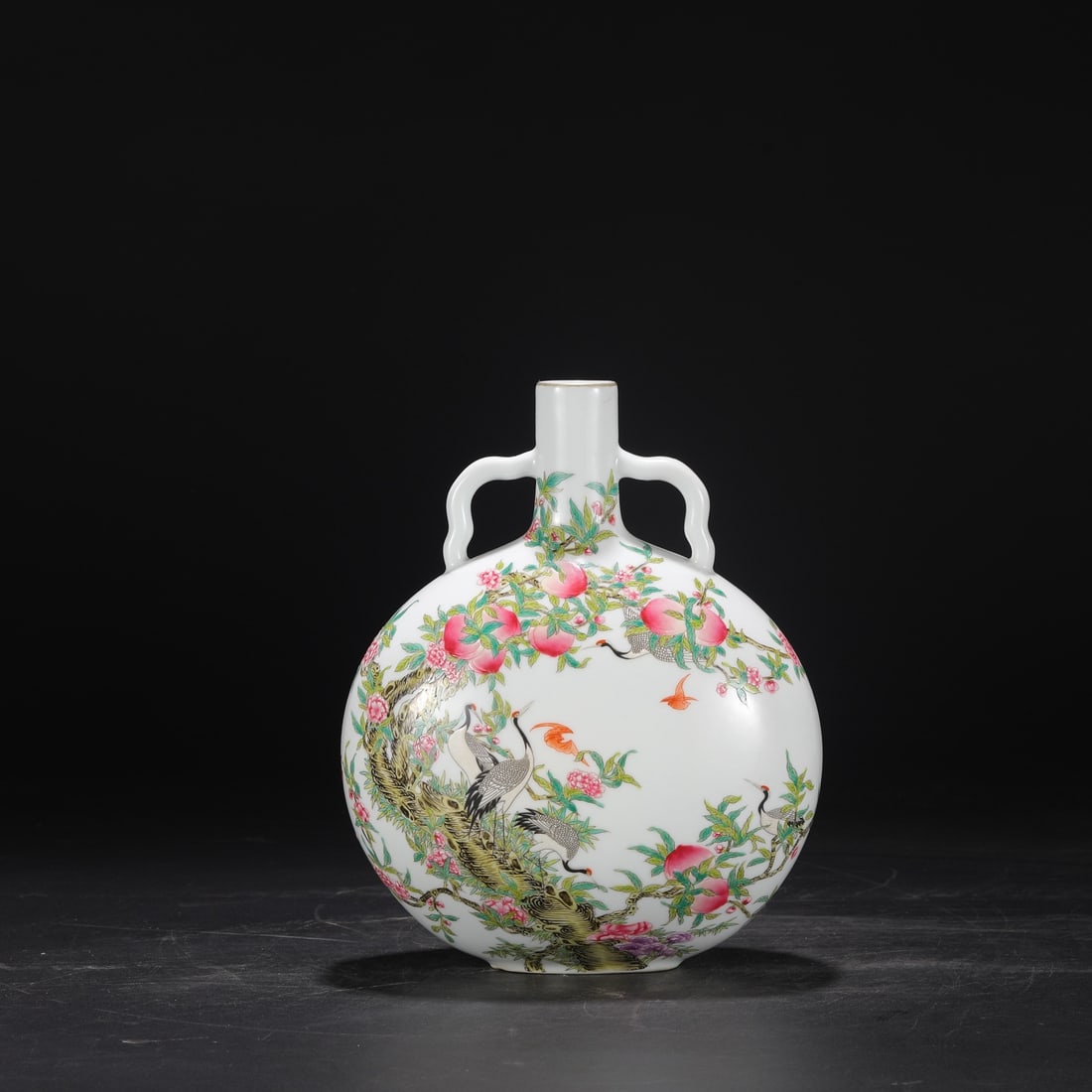 A large flat bottle of enamel color Fushou crane longevity pattern made in the Yongzheng year of the: Qing Dynasty Yongzheng year made enamel color Fushou crane longevity pattern large flat bottle Size:H:27.5cm Calibre:4cm Belly diameter:20.5cm (The Dimensions Of All Batches Are Manually Measured.If Y
