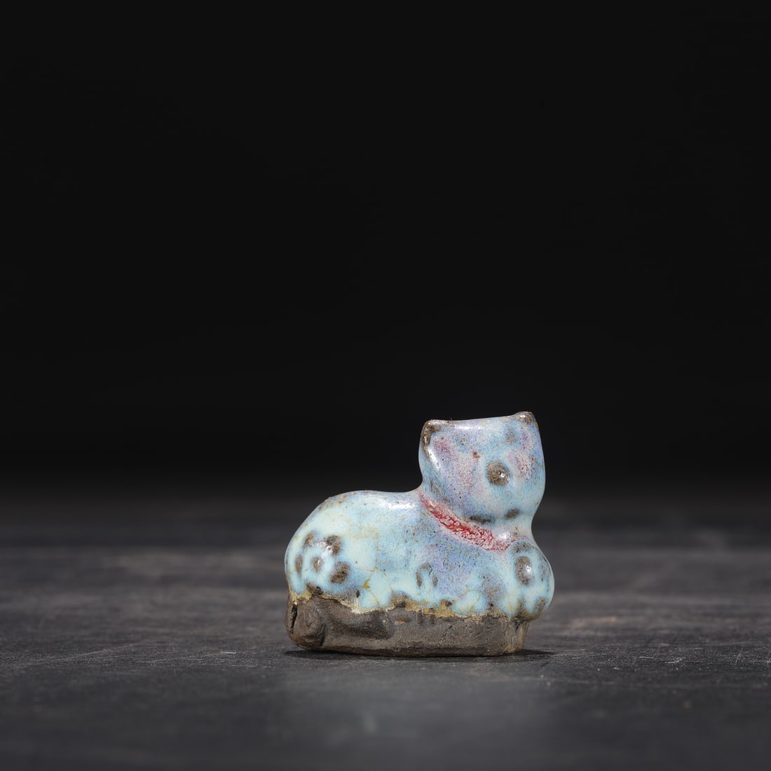 A purple-red spotted cat from the Jun kiln of the Song Dynasty: The purple and red spotted cat of the Jun kiln in the Song Dynasty Size:H:4.5cm L:5cm (The Dimensions Of All Batches Are Manually Measured.If You Need More Detailed Information, Please Contact Our Cus