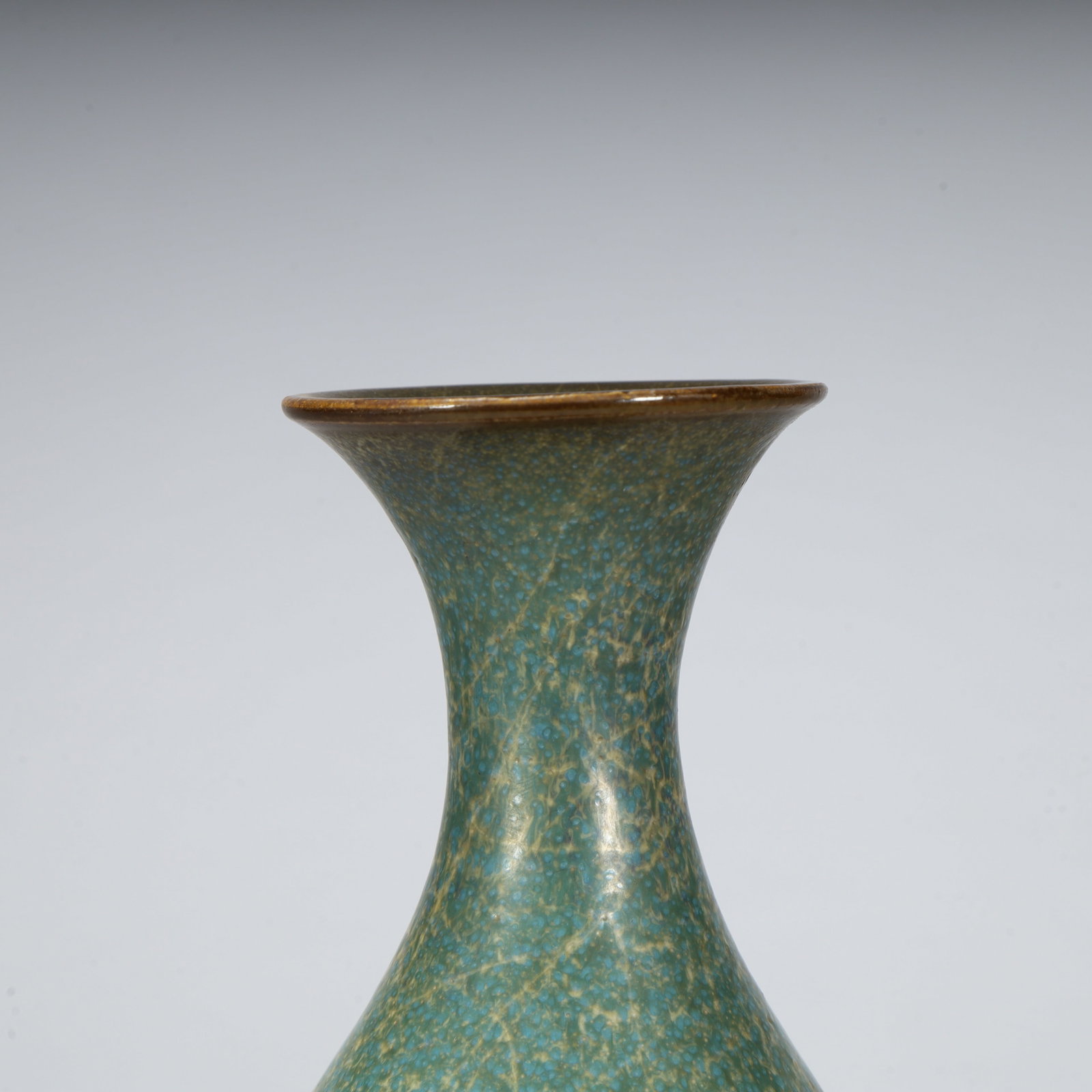 A spring vase of the Song Dynasty Jun kiln with blue glaze jade pot - 4