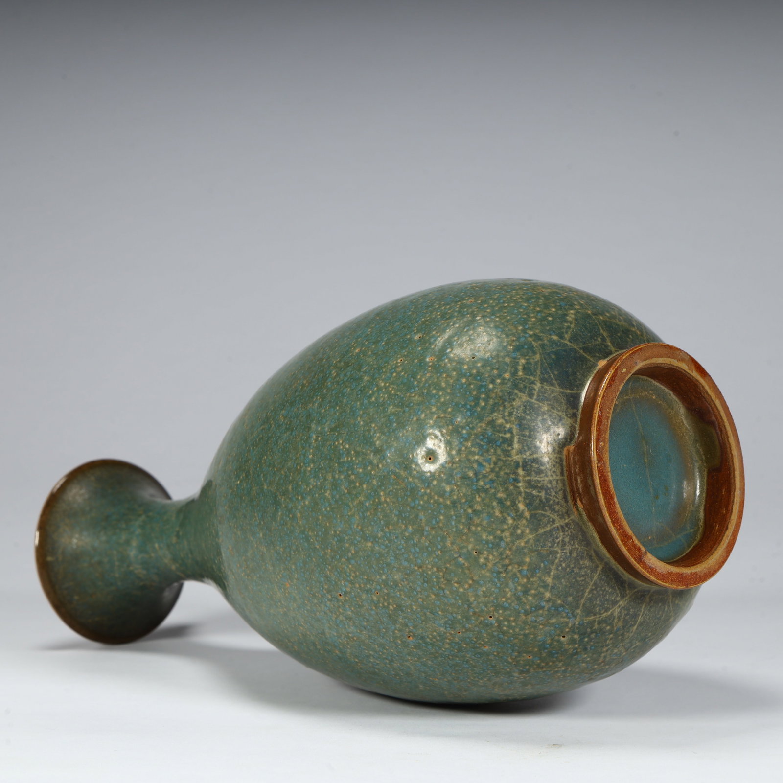 A spring vase of the Song Dynasty Jun kiln with blue glaze jade pot - 8
