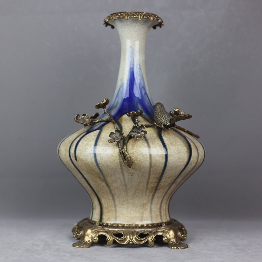 A beautiful kiln-glazed copper-inlaid flower and bird flat belly bottle: Exquisite kiln glazed copper inlaid flower and bird flat belly vase Size:H:43cm Calibre:11cm D:26cm Bottom:20.5cm (The Dimensions Of All Batches Are Manually Measured.If You Need More Detailed Informa