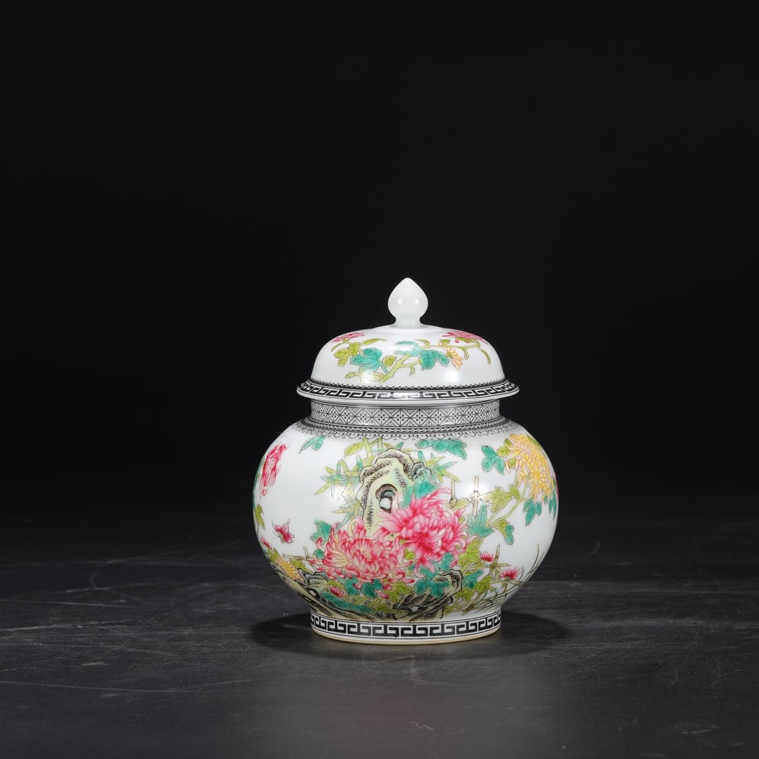 A Qing Dynasty Yongzheng year enamel colorful mountain stone flower pattern lid jar: Qing Dynasty Yongzheng year enamel colorful mountain stone flower pattern lid jar Size:H:18cm Calibre:9.5cm Belly diameter:15cm (The Dimensions Of All Batches Are Manually Measured.If You Need More De