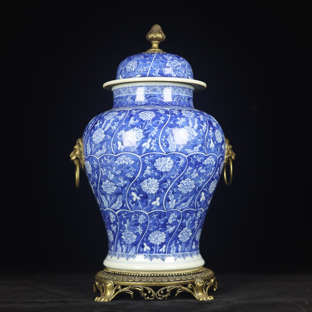 A fine blue and white entwined floral pattern bronze lion ear lid jar: Exquisite blue and white entwined floral pattern inlaid copper lion ear lid jar Size:H:46cm Calibre:14cm D:27cm Bottom:21cm (The Dimensions Of All Batches Are Manually Measured.If You Need More Detail