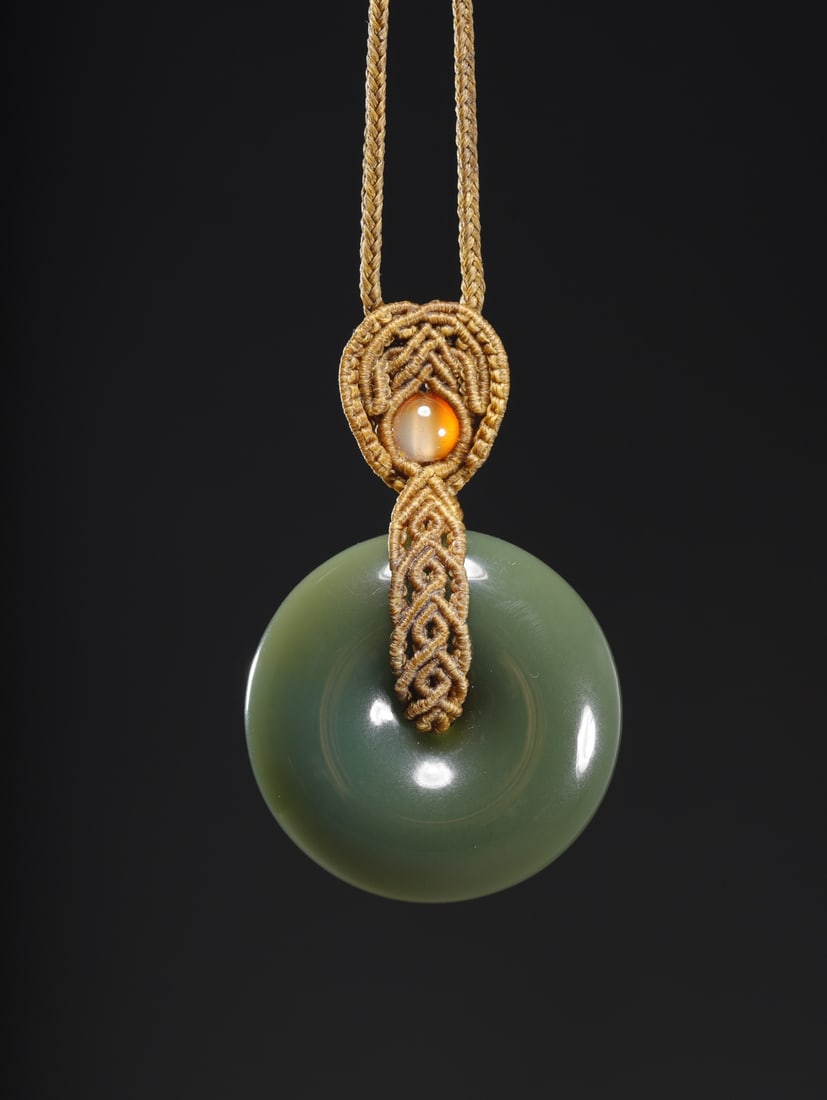 A beautiful Hetian jasper safety buckle (1 of 5)