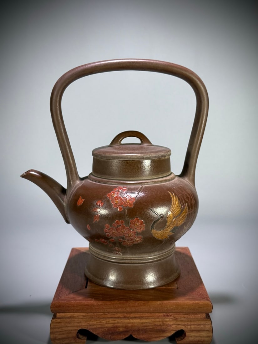 A beautiful painted palace lamp beam pot (1 of 9)