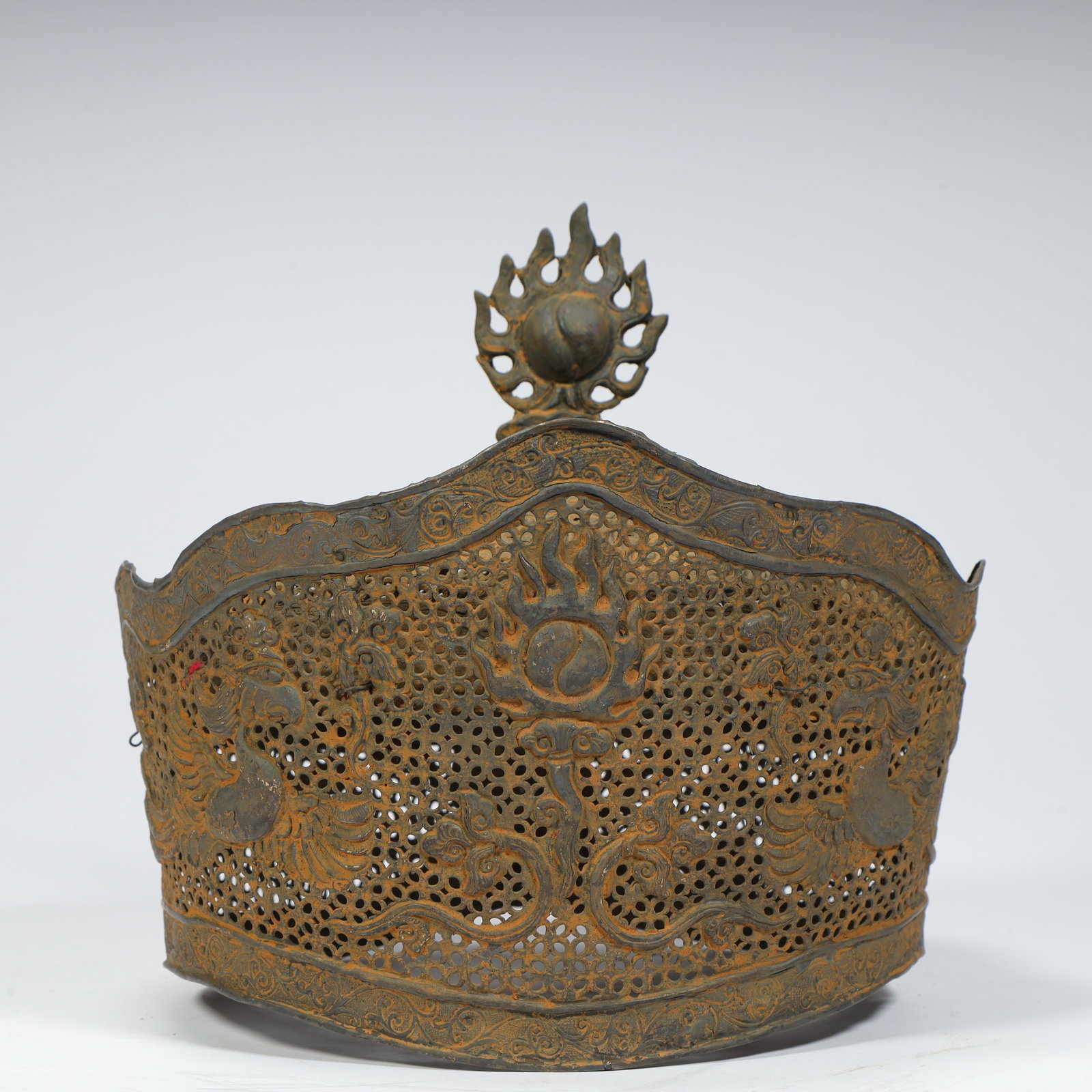 A silver hollow crown of the Tang Dynasty: The silver hollow crown of the Tang Dynasty SIZE:H: 22cmL: 23cmW: 22cmW: 0.4kg (The Dimensions Of All Batches Are Manually Measured.If You Need More Detailed Information, Please Contact Our Customer S
