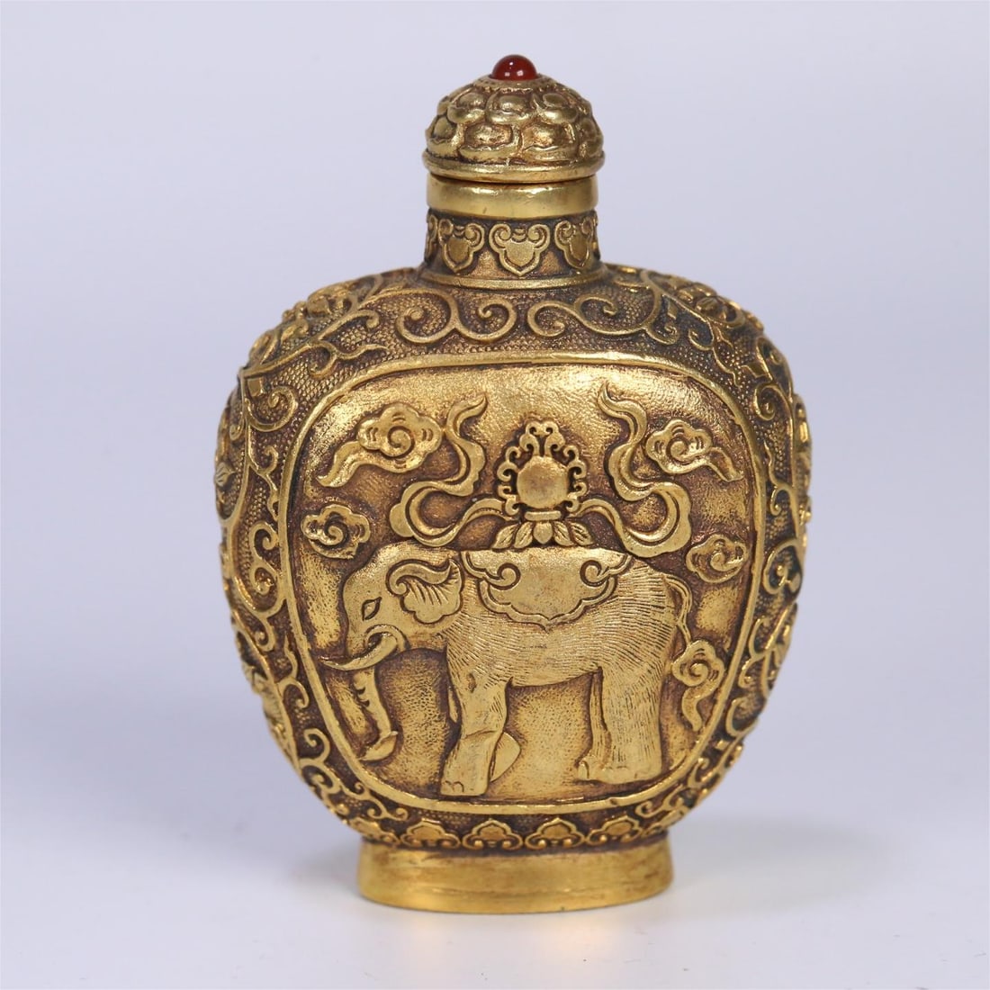 A copper-gilt Taiping Holy Elephant nasopharyngeal pot from the Qing Dynasty: Qing Dynasty copper gilt Taiping Holy Elephant nasopharyngeal pot Size:7.6x5.4x3.1cm W:0.1186kg (The Dimensions Of All Batches Are Manually Measured.If You Need More Detailed Information, Please Conta