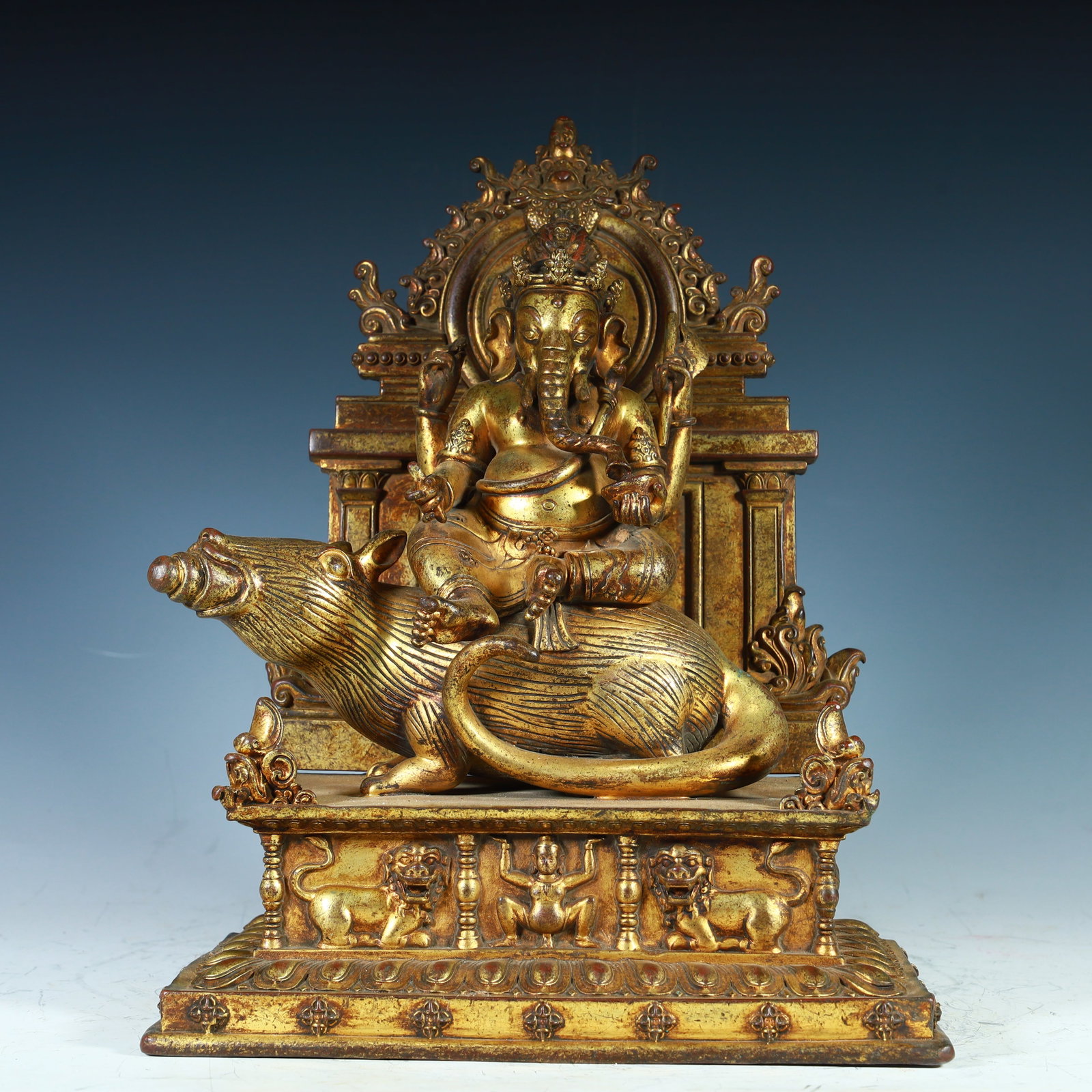 A copper-gilt yellow god of wealth of the Qing Dynasty: The copper-gilt god of wealth in the Qing Dynasty SIZE:H:30.5cm L: 24cm W:12cm W:4.7kg (The Dimensions Of All Batches Are Manually Measured.If You Need More Detailed Information, Please Contact Our Cu