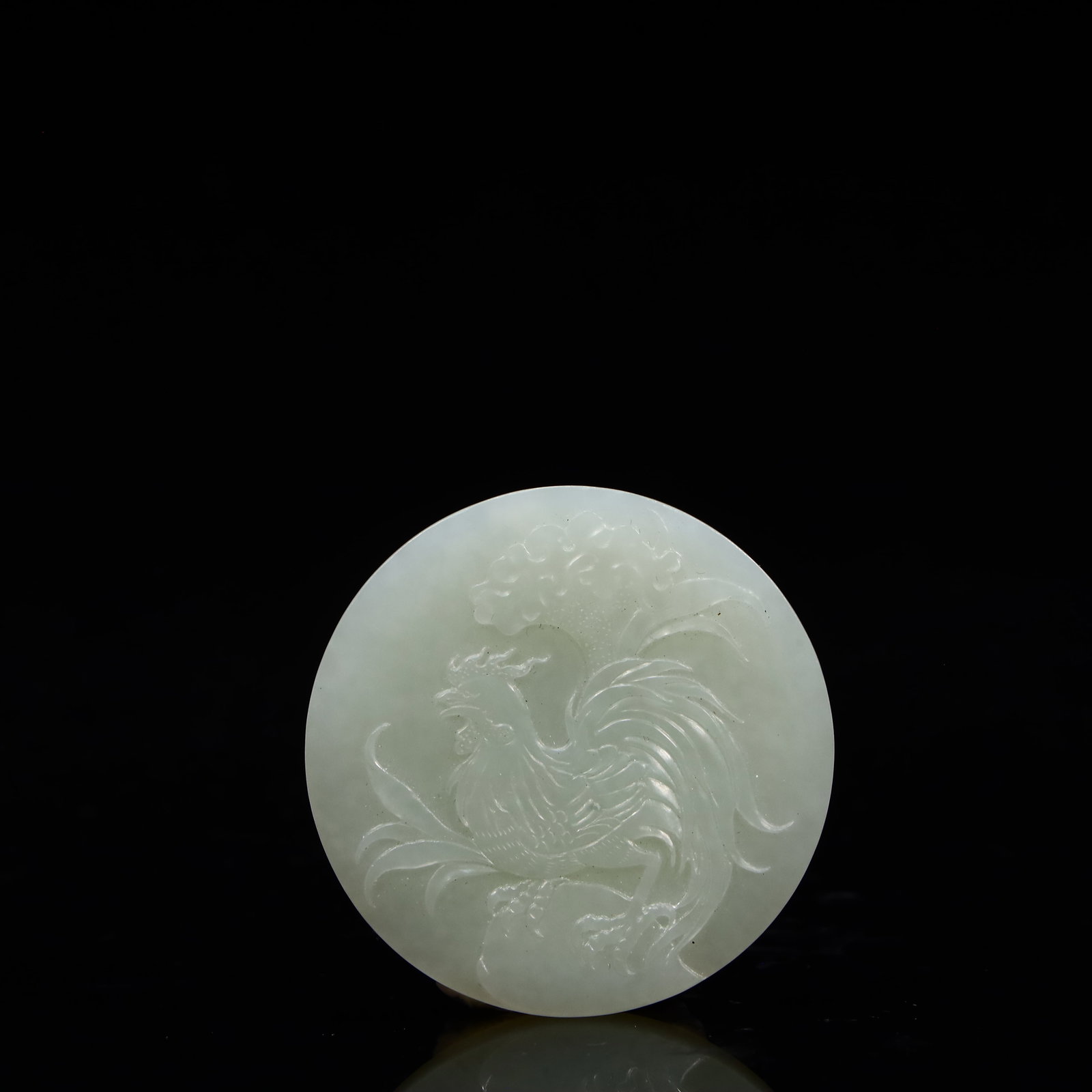 A beautiful Hetian jade rooster round card: Exquisite Hetian jade rooster round card SIZE: L: :5cm W::5cm H::0.5cm W::51G (The Dimensions Of All Batches Are Manually Measured.If You Need More Detailed Information, Please Contact Our Customer Se