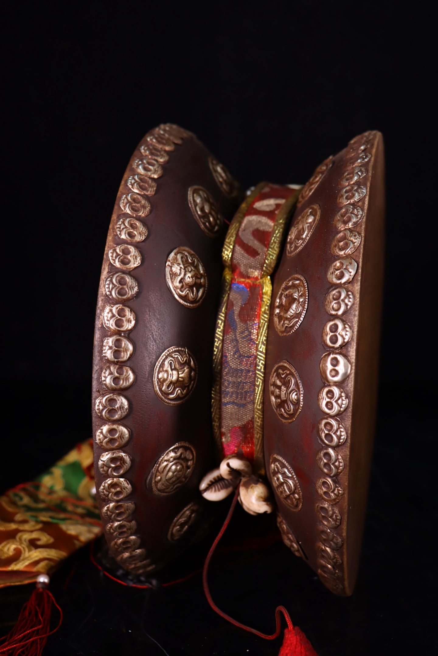 A fine leather drum - 3
