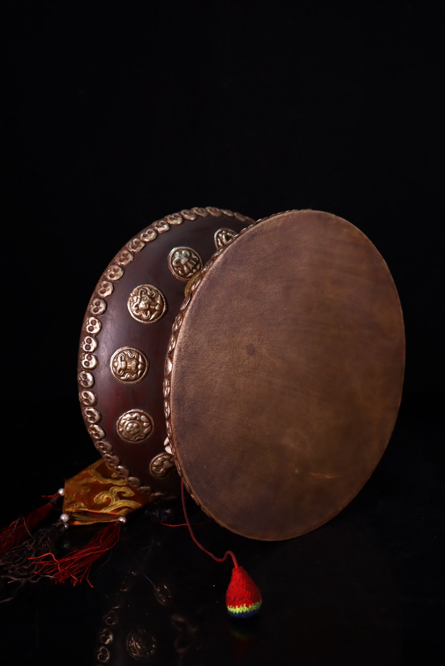 A fine leather drum - 4