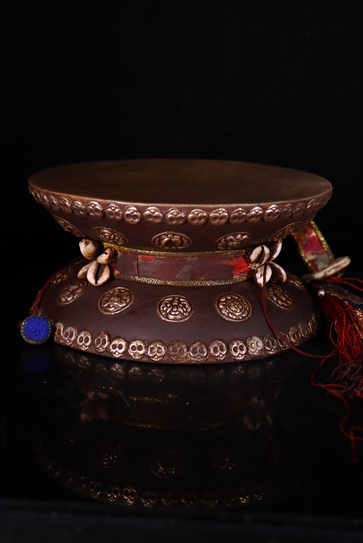 A fine leather drum - 6
