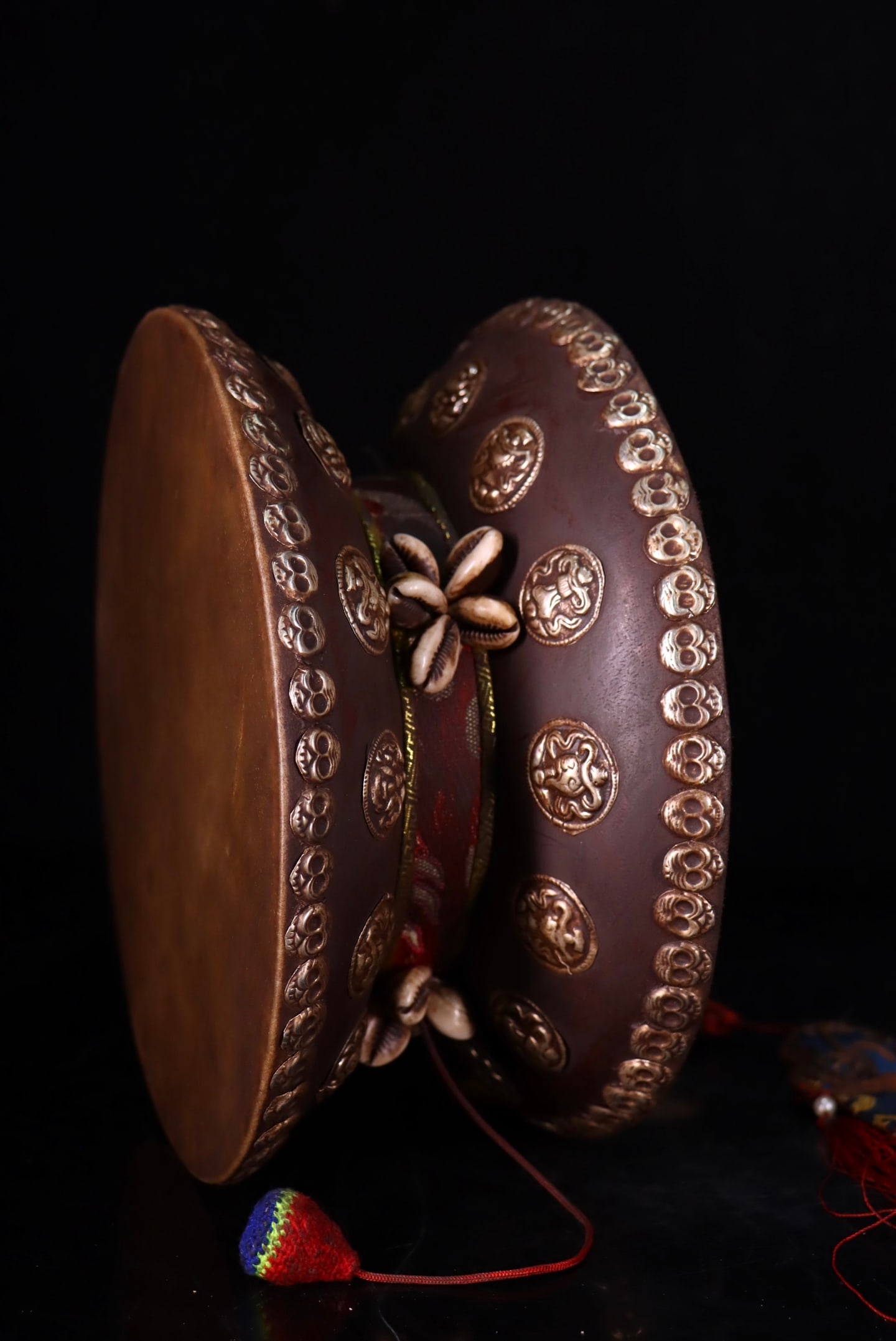 A fine leather drum - 7
