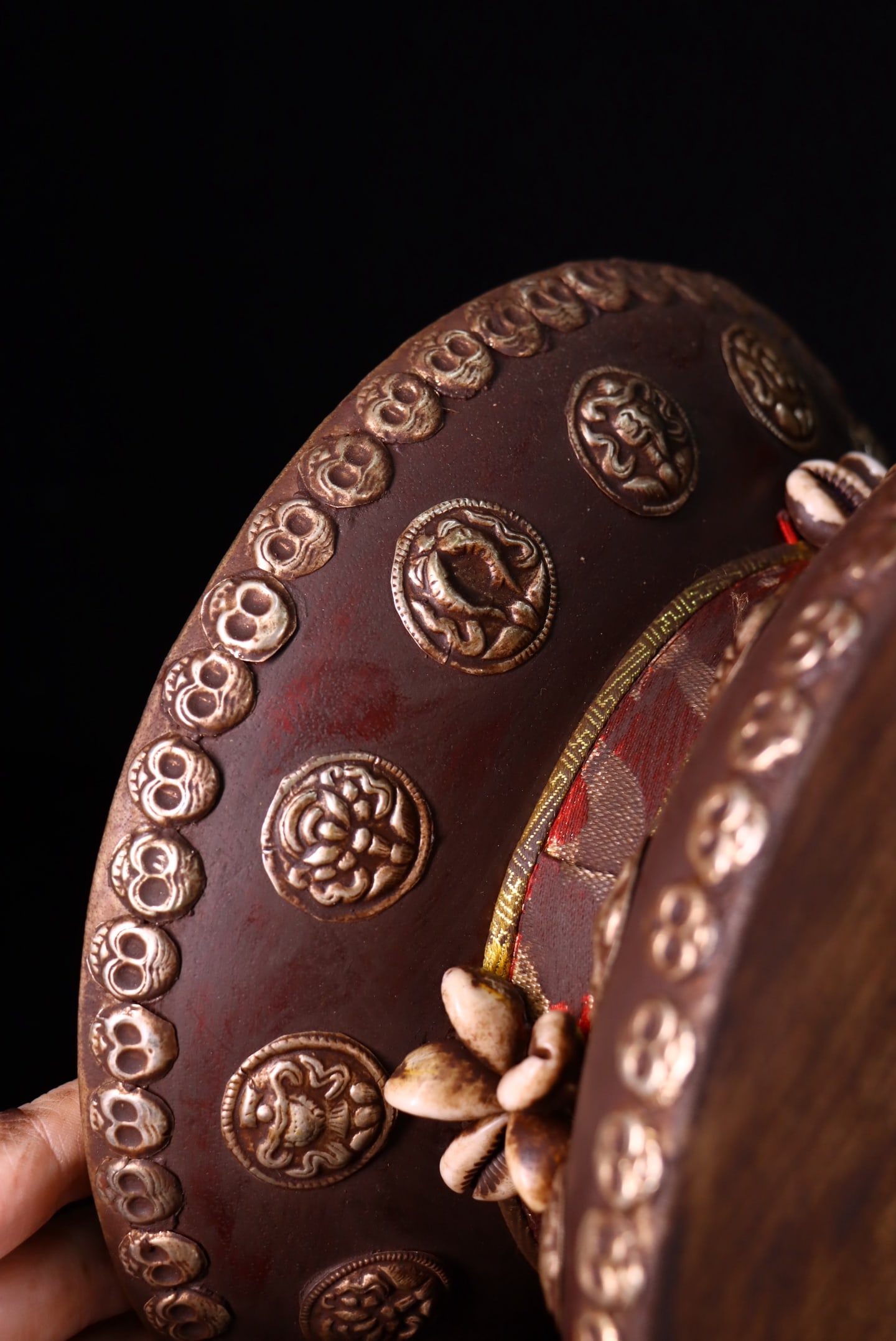 A fine leather drum - 8