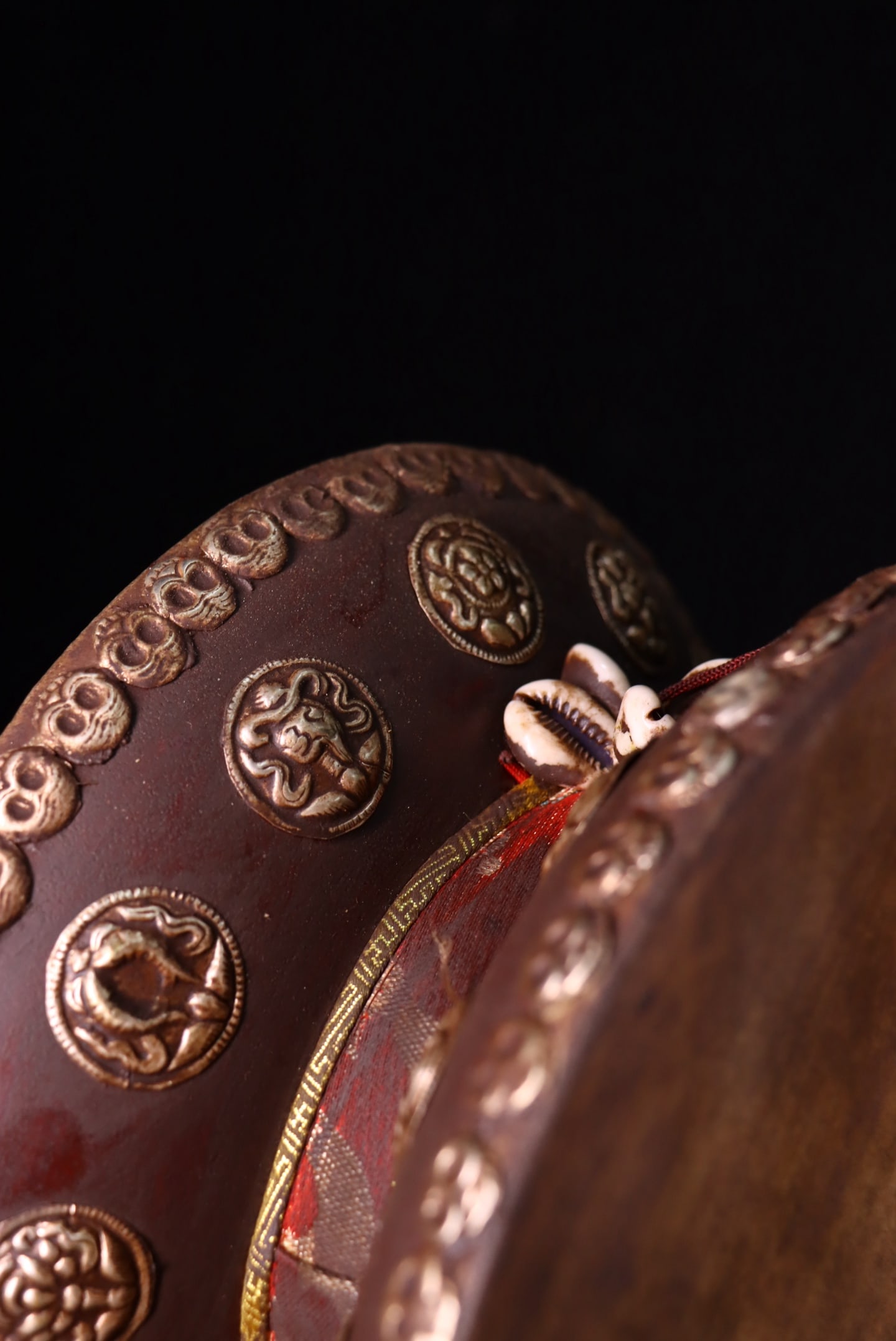 A fine leather drum - 9
