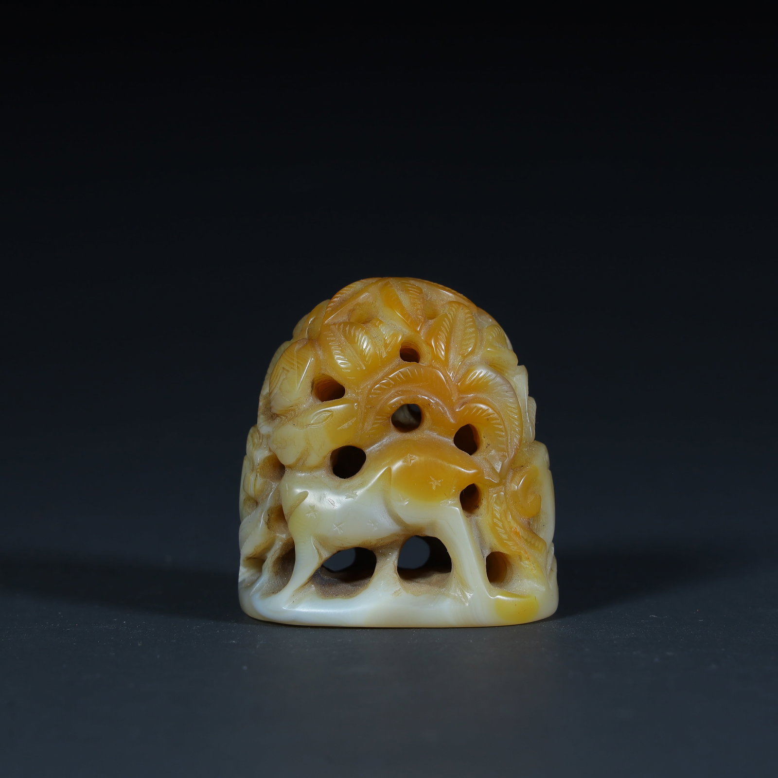 A Qing Dynasty agate pretty color transparent carved Fulu handle: Qing Dynasty agate pretty color transparent carved Fulu handle SIZE: H: 4.6cmL: 4.5cmW: 2.9cmW: 66.7g (The Dimensions Of All Batches Are Manually Measured.If You Need More Detailed Information,