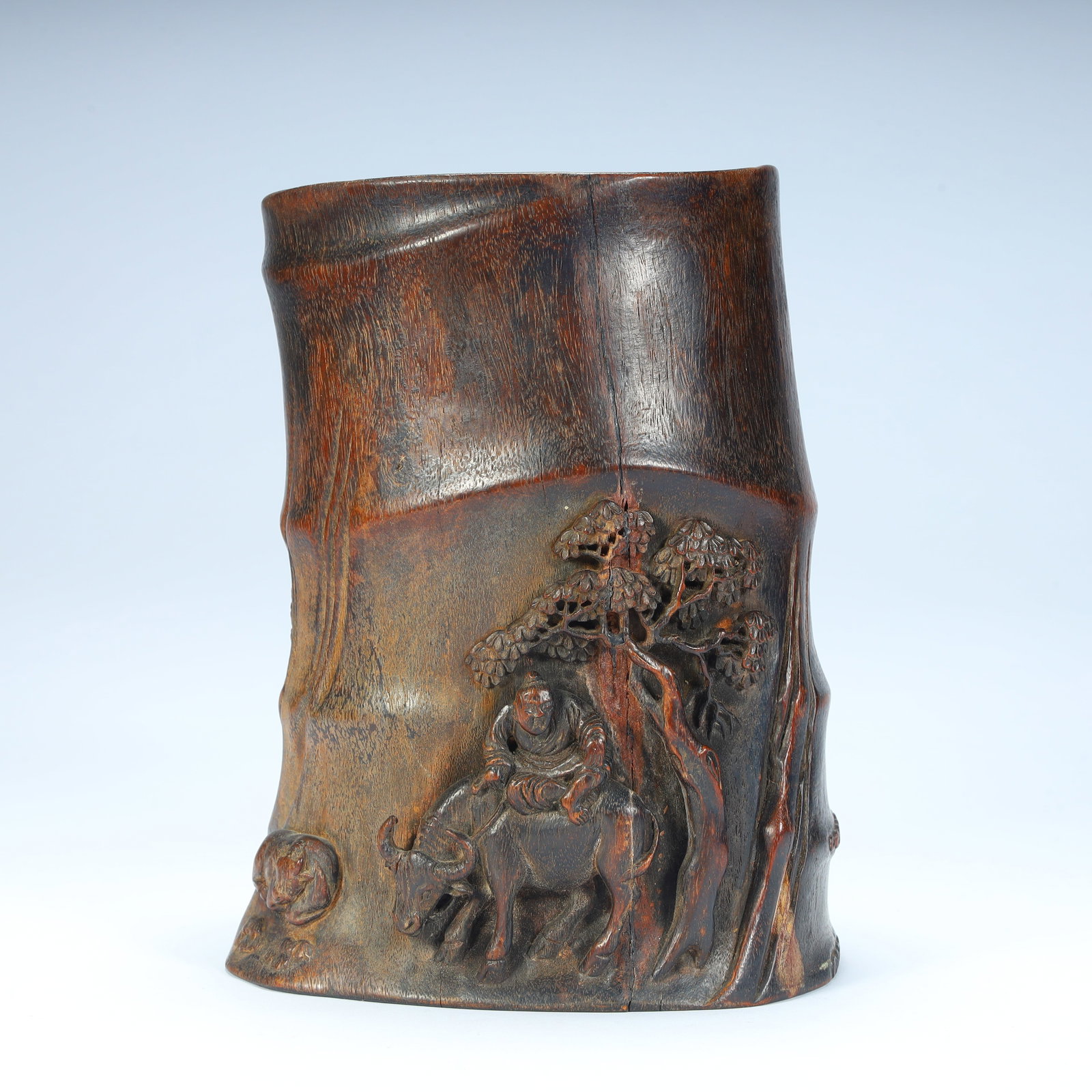 A Qing Dynasty agarwood cattle drawing pen holder: Qing Dynasty agarwood cattle picture pen holder SIZE:H: 16.5cmL: 13cmW: 10.5cmW: 0.9kg (The Dimensions Of All Batches Are Manually Measured.If You Need More Detailed Information, Please Contact Our Cu