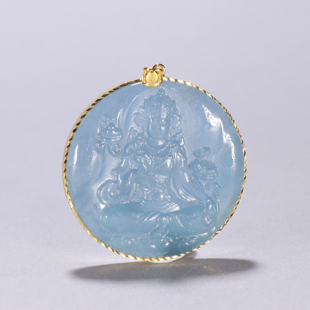 A beautiful aquamarine pendant with golden God of Wealth: Exquisite aquamarine pendant with golden God of Wealth Size:H:5.6cm W:5.3cm W:0.0419kg (The Dimensions Of All Batches Are Manually Measured.If You Need More Detailed Information, Please Contact Our Cu
