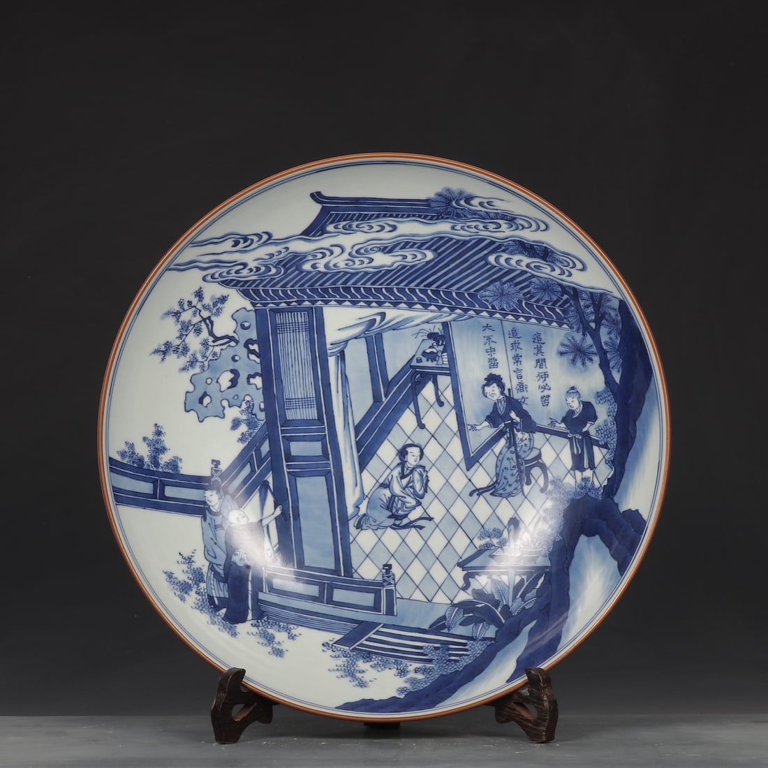 A large plate of blue and white west chamber in front of the hall of the Qing Dynasty Shunzhi year: The blue and white west chamber of the Qing Dynasty Shunzhi year system is a large plate in front of the hall Size:H:8.5cm D:36.5cm (The Dimensions Of All Batches Are Manually Measured.If You Need Mor