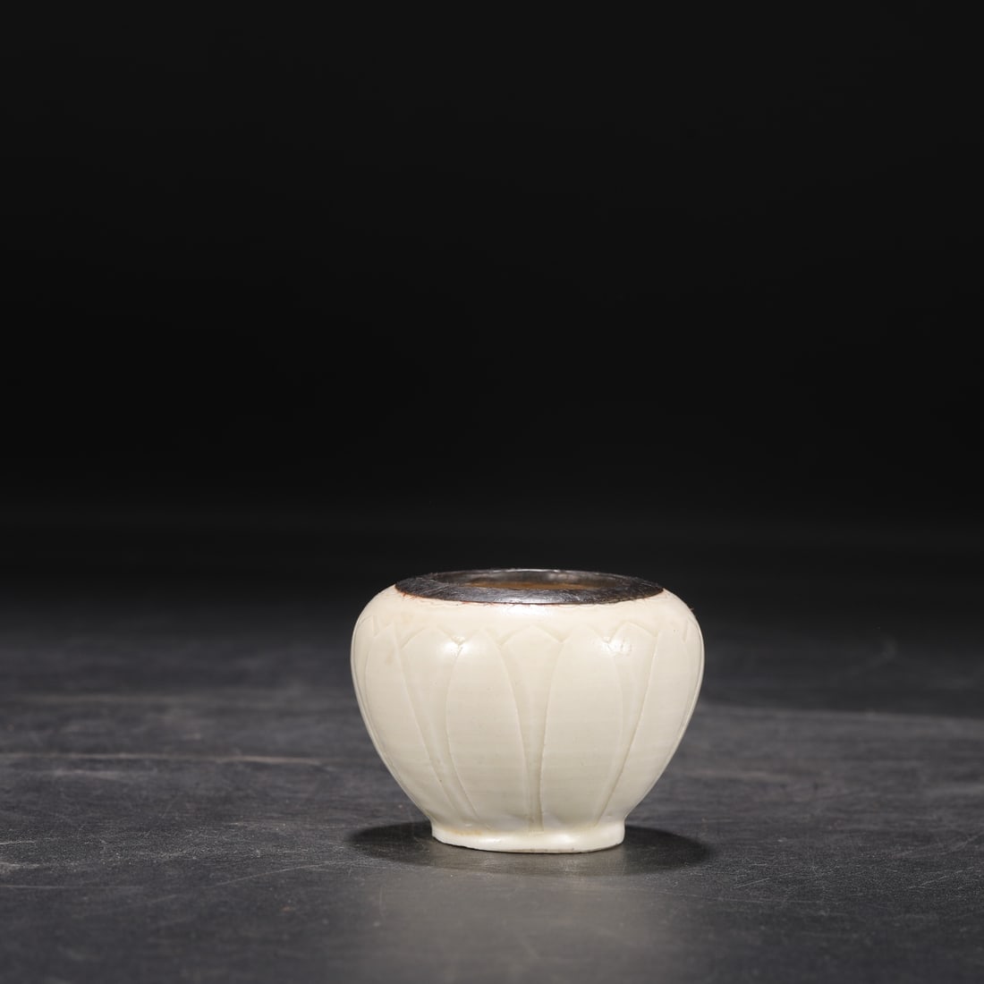 A small pot with a white glaze carved lotus petal silver mouth from the Song Dynasty Ding kiln: The white glaze carved lotus petal silver mouth jar of the Song Dynasty Ding kiln Size:H:6cm Calibre:4cm Belly diameter:7cm (The Dimensions Of All Batches Are Manually Measured.If You Need More Detail