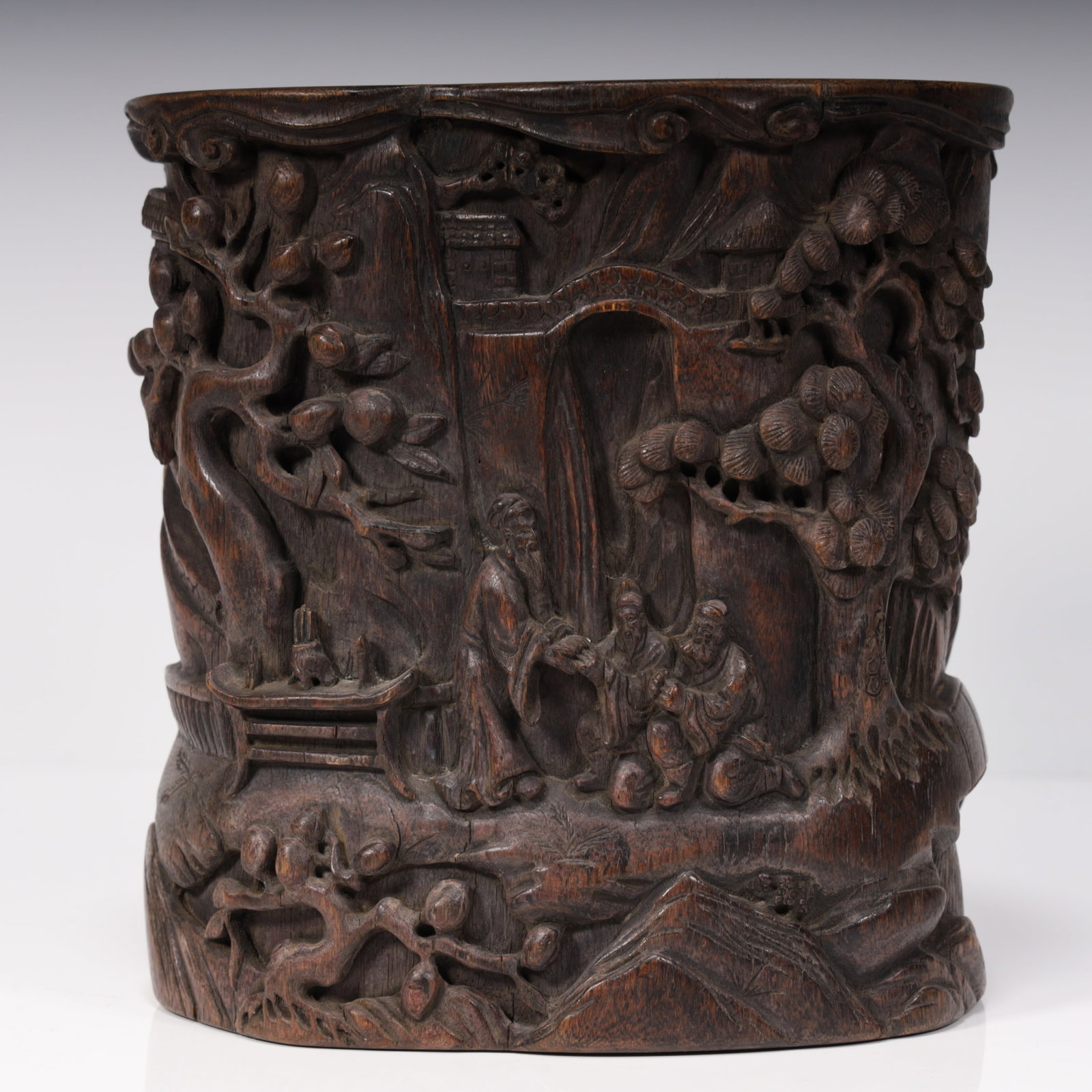 A beautiful agarwood carved pen holder: Exquisite agarwood carved pen holder SIZE:L: 18cm W:15cm H:19cm W:0.689kg (The Dimensions Of All Batches Are Manually Measured.If You Need More Detailed Information, Please Contact Our Customer Servic