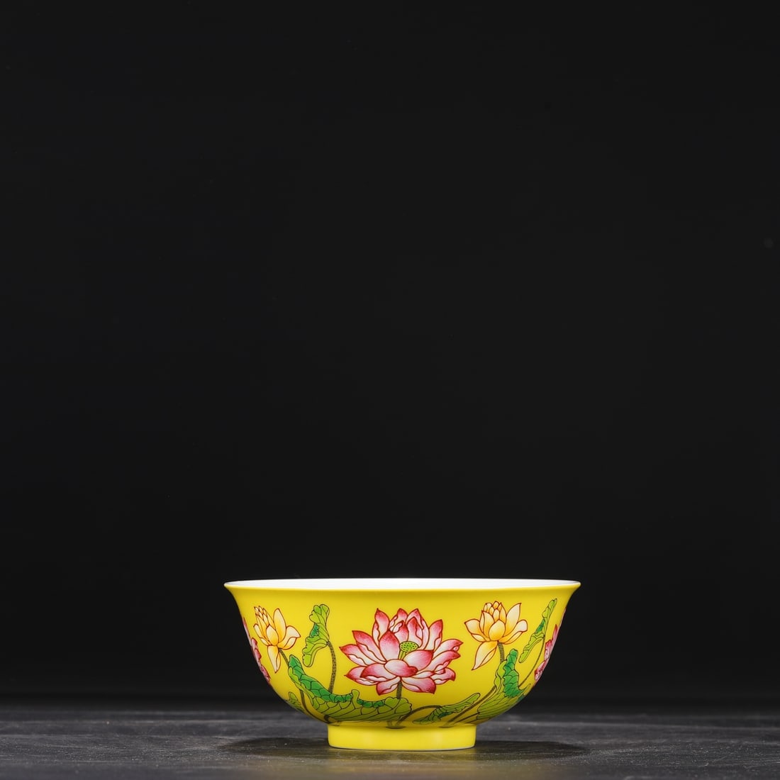A palace bowl with an enamel lotus pattern made in the Kangxi period of the Qing Dynasty: Qing Dynasty Kangxi year enamel lotus pattern palace bowl Size:H:7cm Calibre:15cm (The Dimensions Of All Batches Are Manually Measured.If You Need More Detailed Information, Please Contact Our Custome