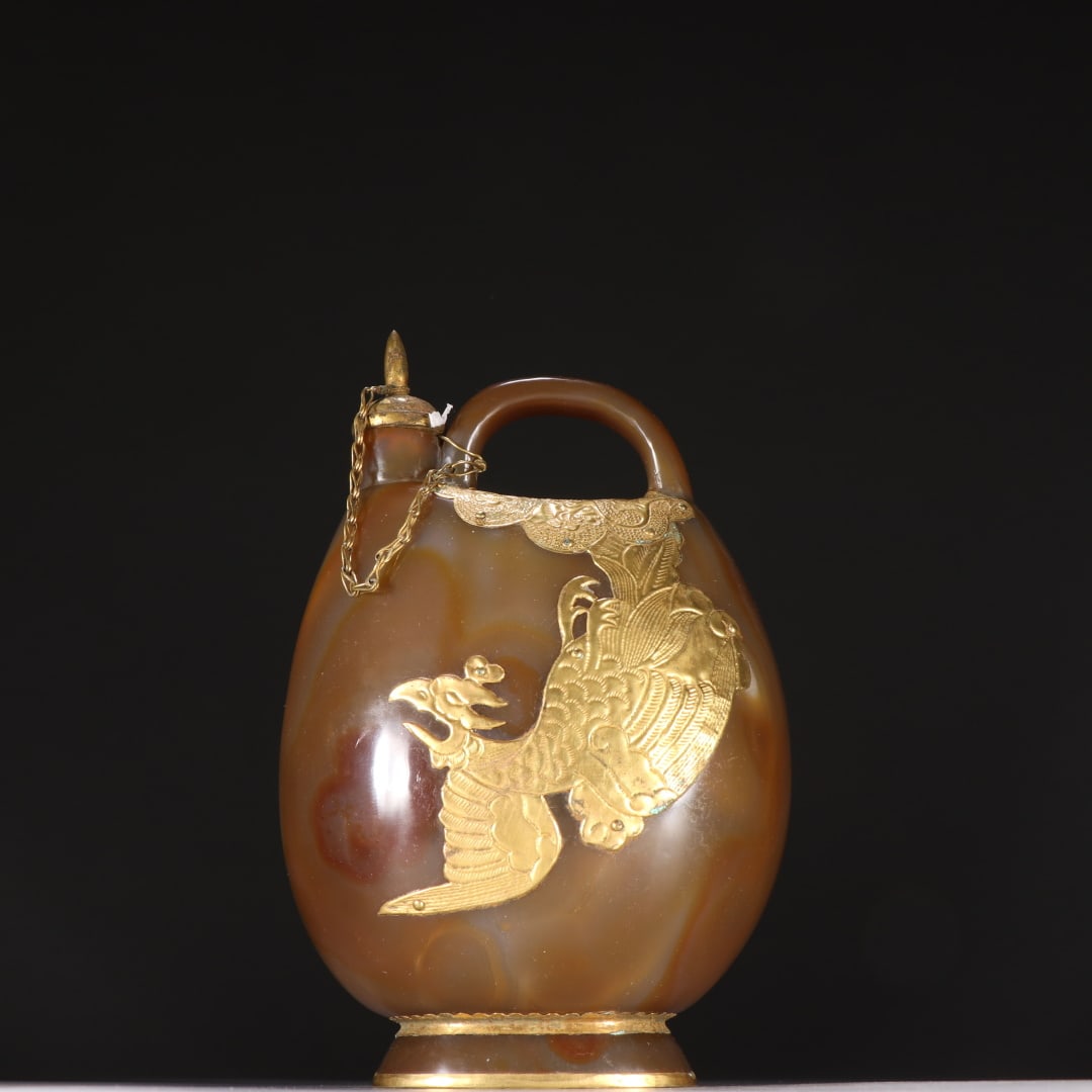 An agate-wrapped golden phoenix pattern skin pot from the Liao and Jin dynasties (1 of 9)