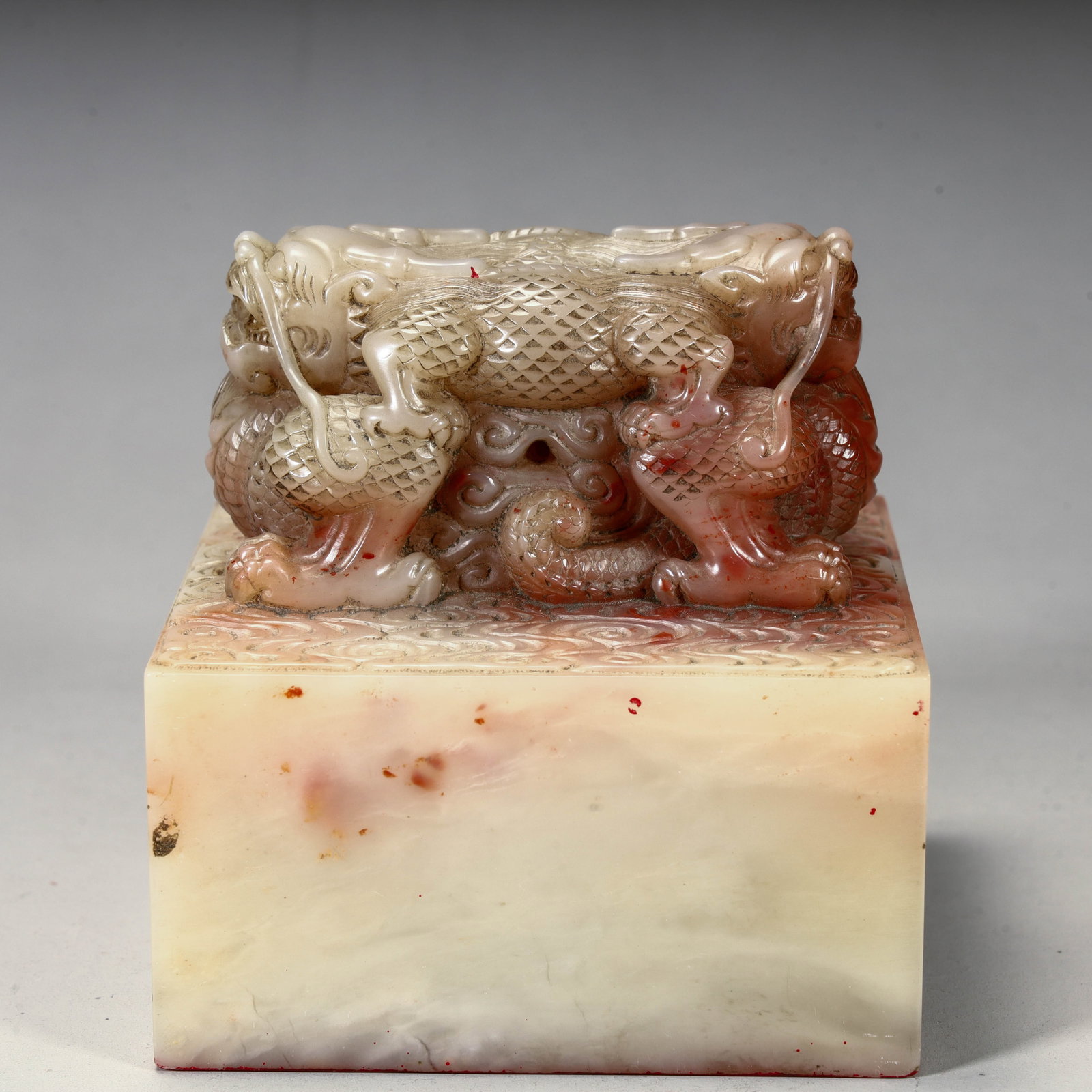 A seal of the Shoushan stone beast of the Qing Dynasty: The seal of the Shoushan stone auspicious beast in the Qing Dynasty Size: H:9.5cm L: 9.2cm W:9.2cm W:1414g (The Dimensions Of All Batches Are Manually Measured.If You Need More Detailed Information, P